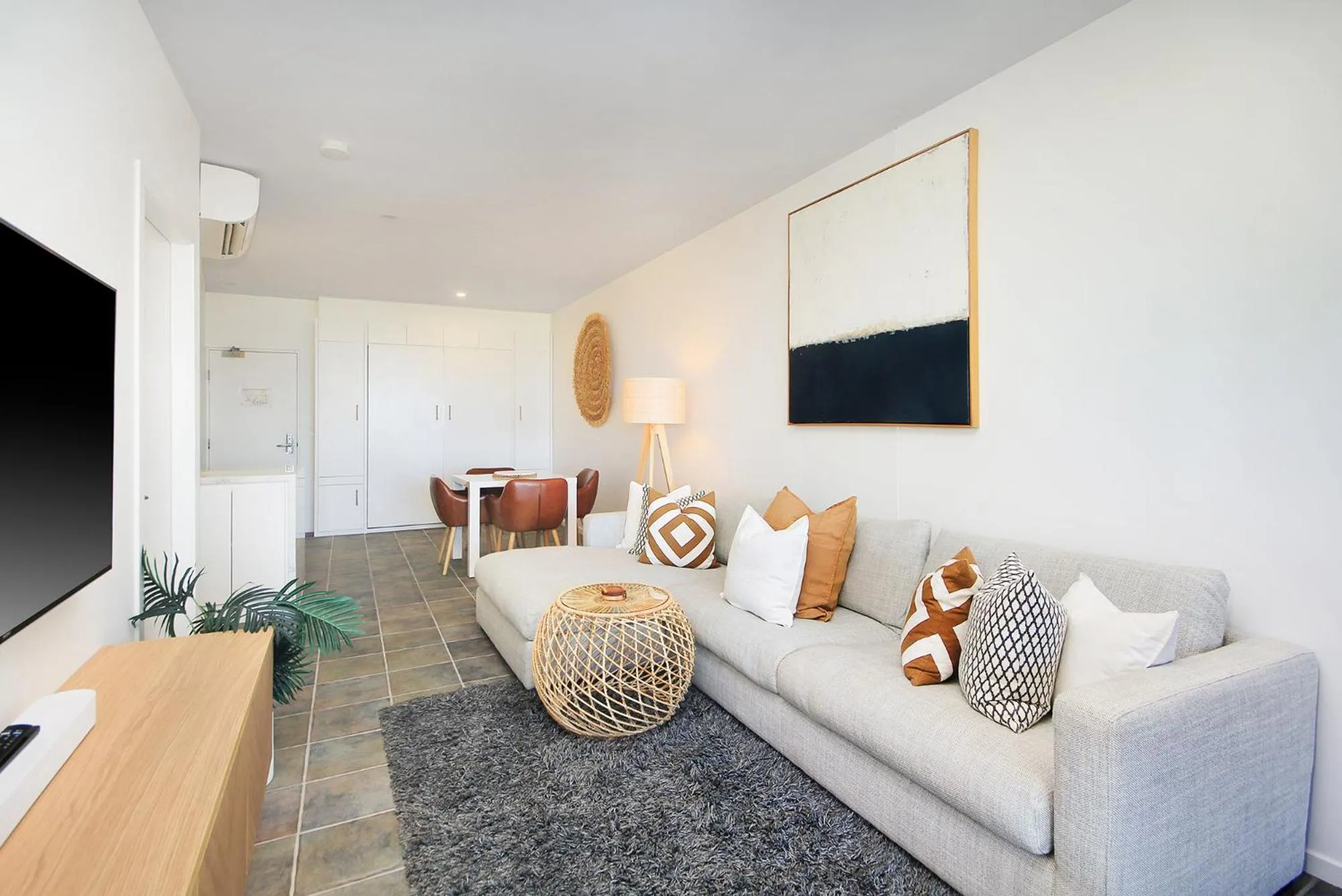 Communal lounge/ TV room in Lennox Holiday Apartments