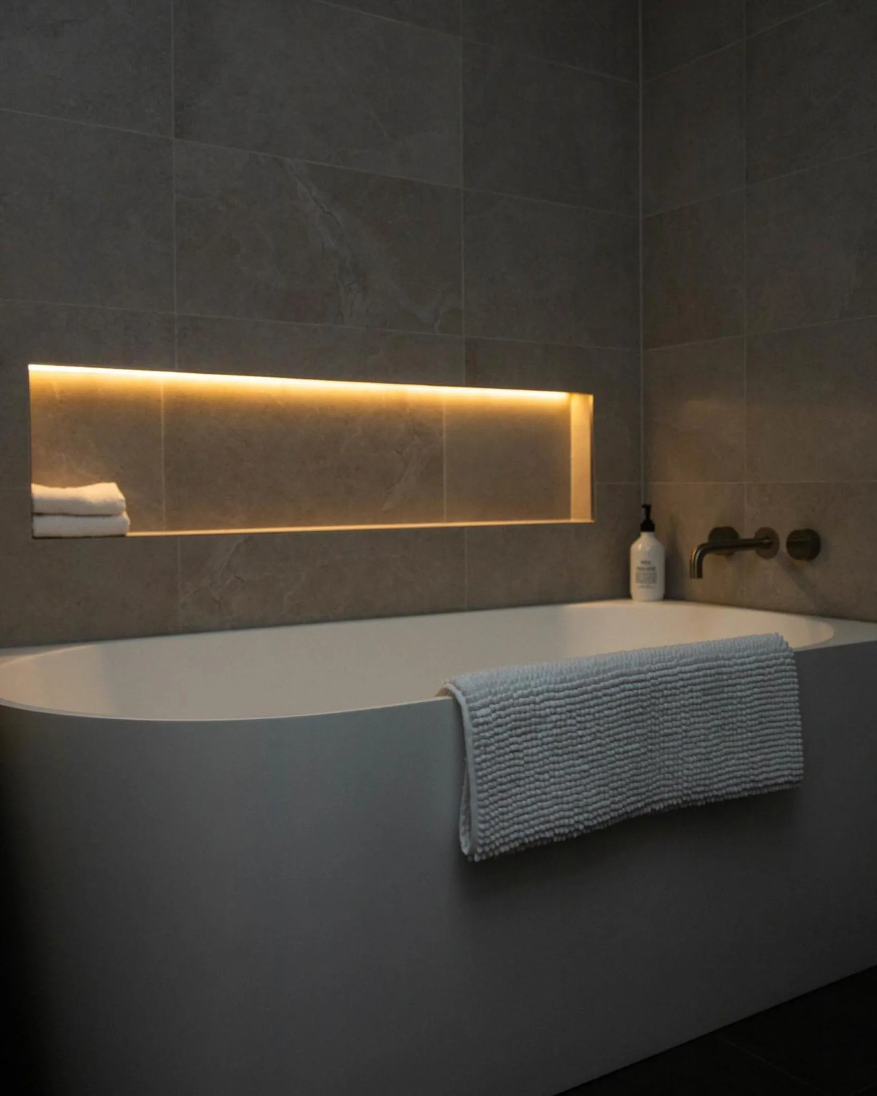 Bathroom in Lennox Holiday Apartments