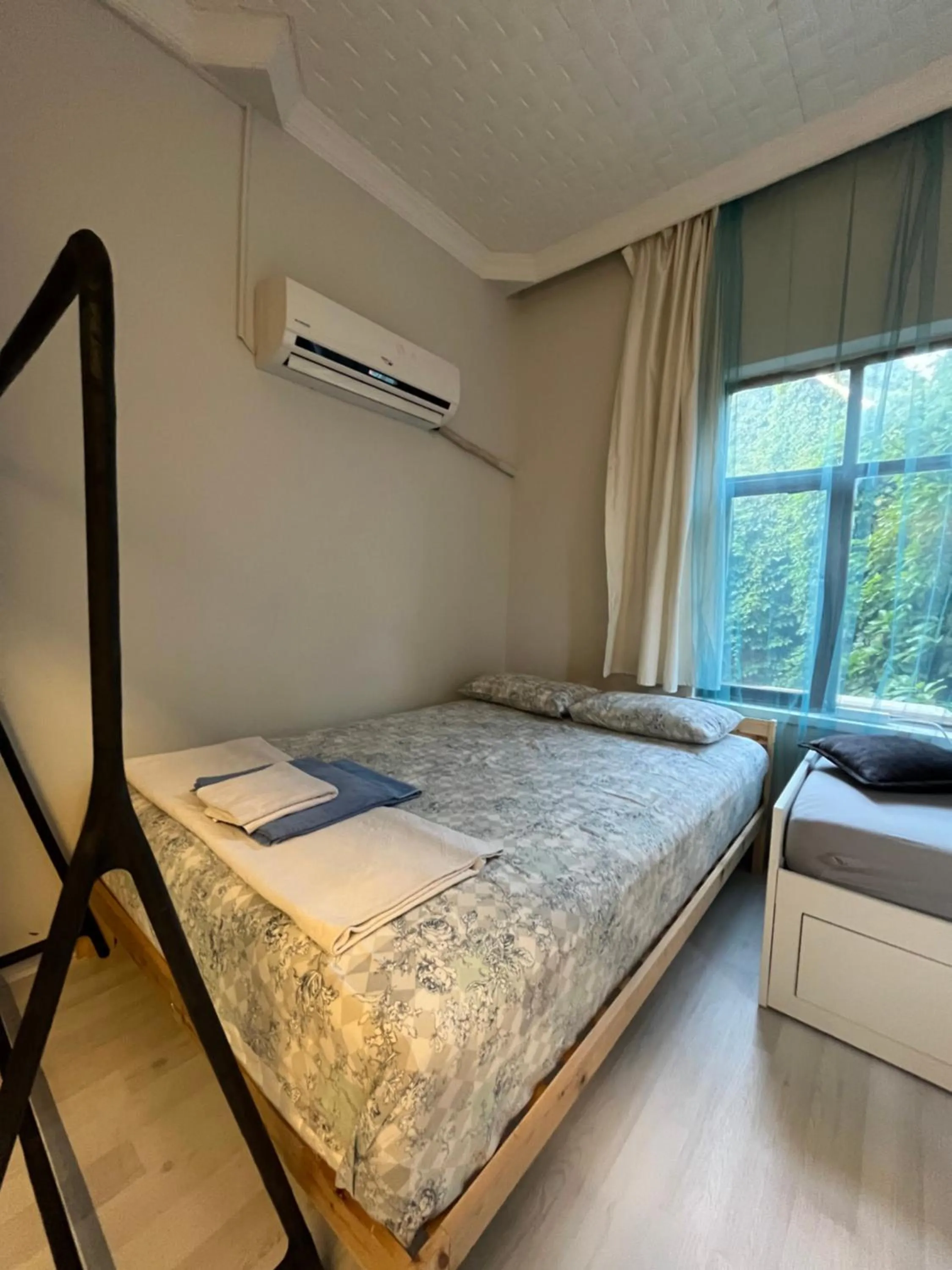 Bed in Erkal Pension