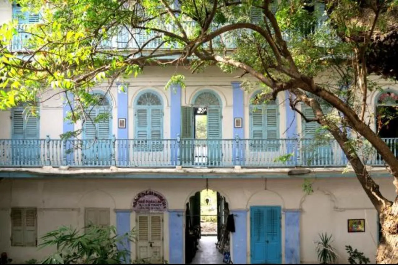 Property building in Broad Lands