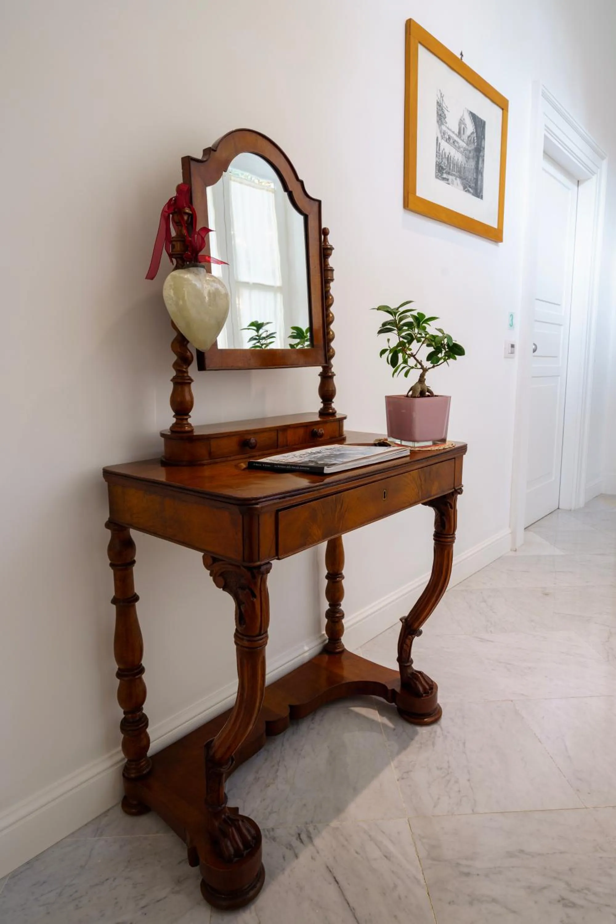 Decorative detail in Villa Manning Relais