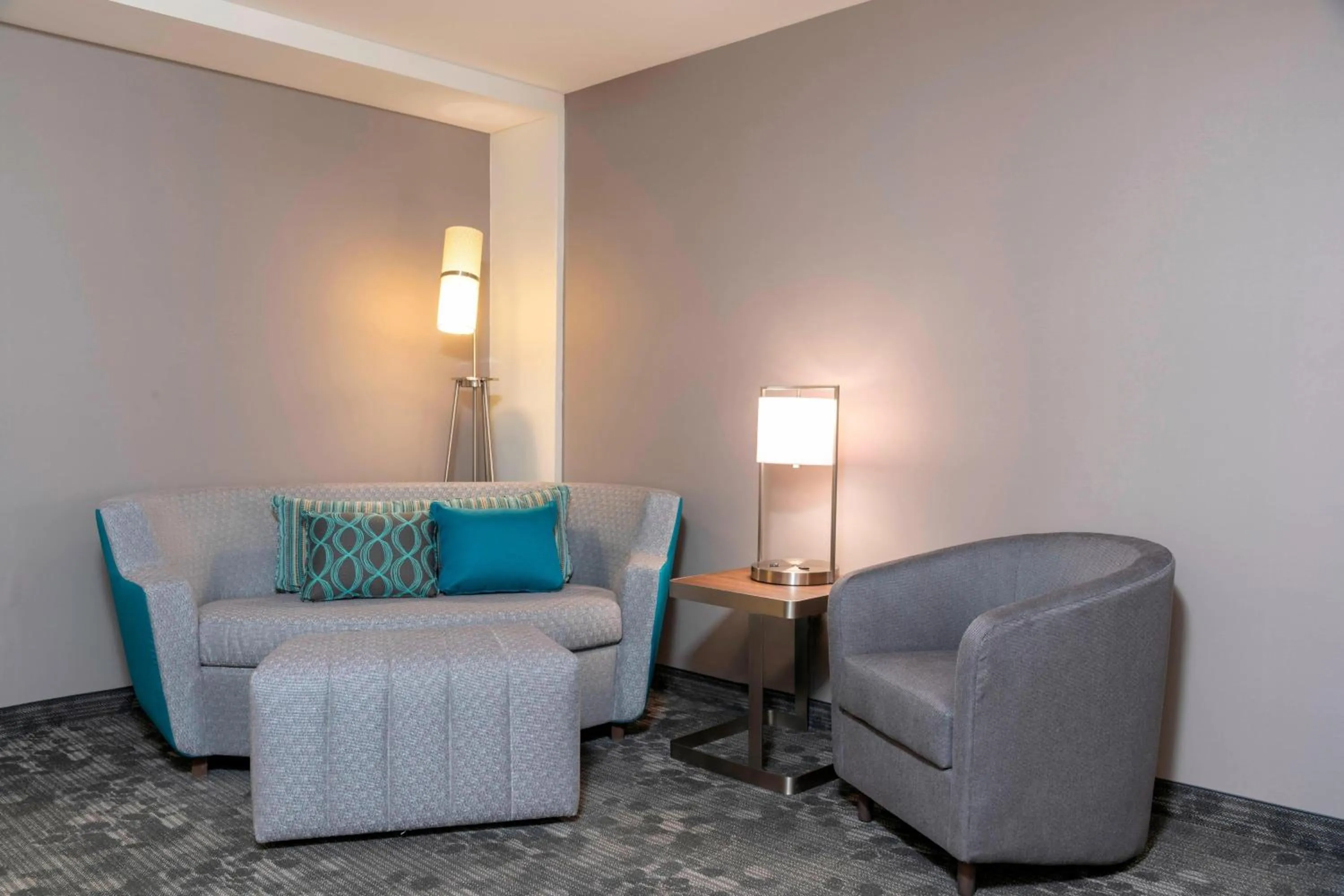 Lounge or bar in Courtyard by Marriott Cleveland Elyria
