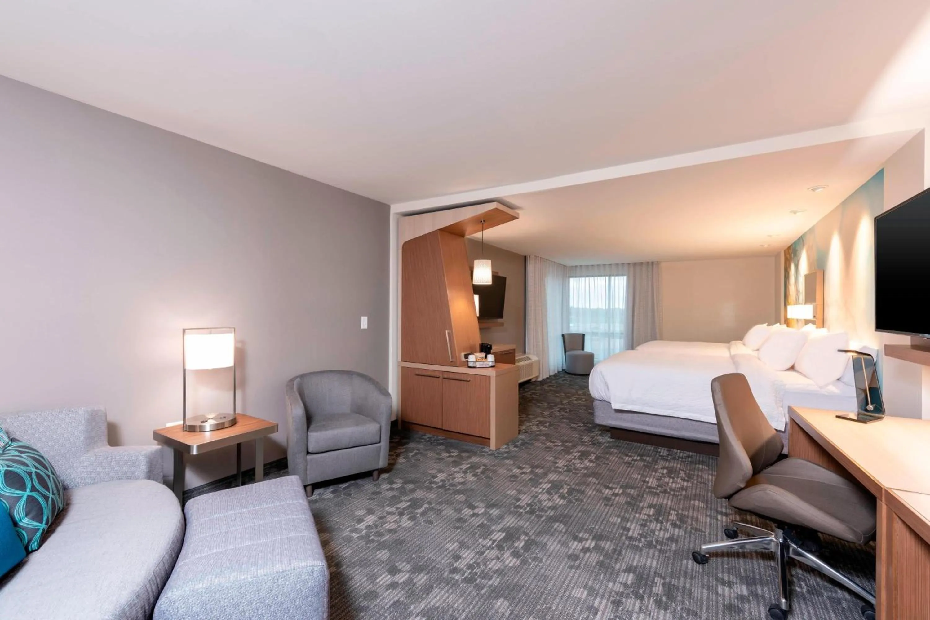 Photo of the whole room, Bed in Courtyard by Marriott Cleveland Elyria