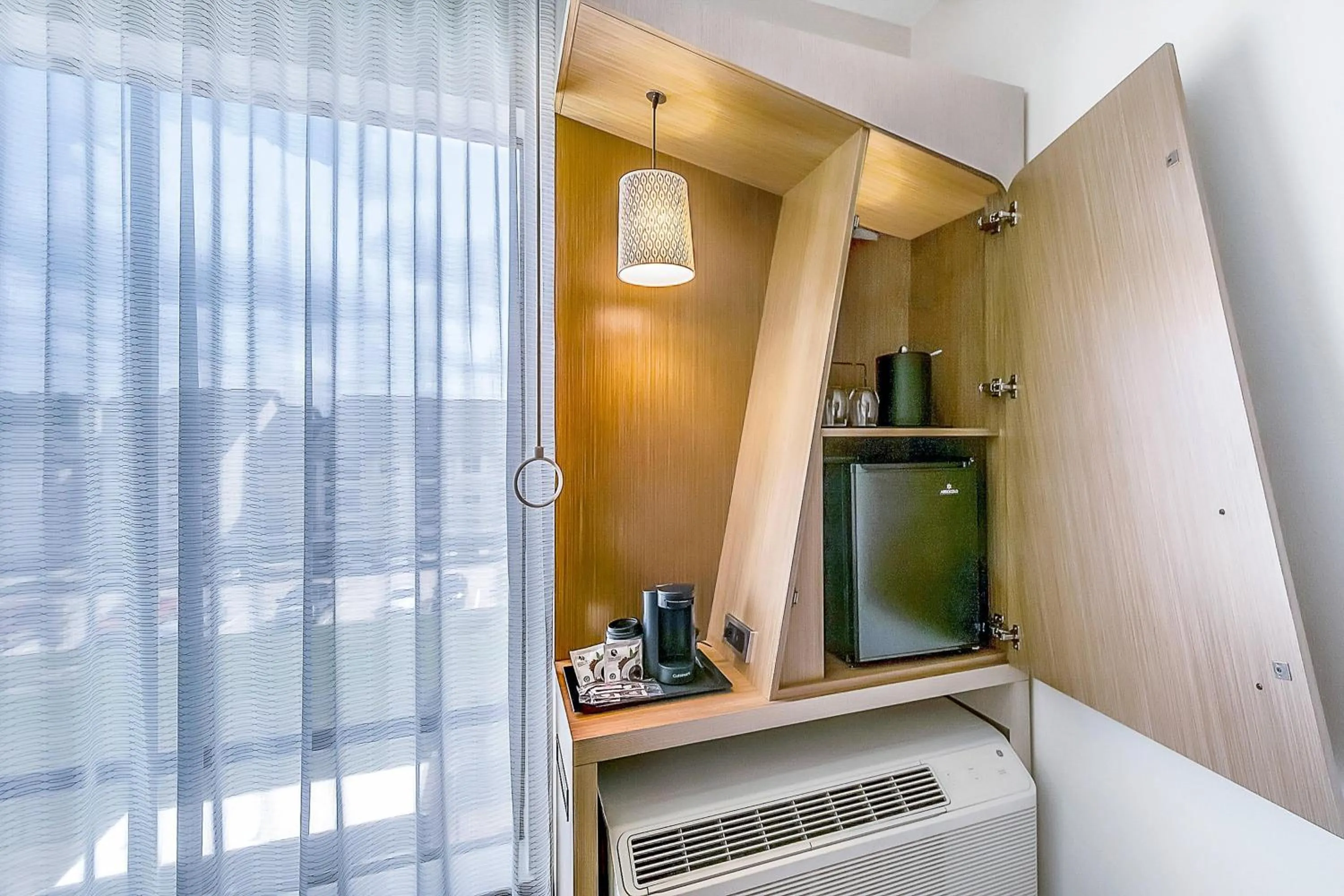 Photo of the whole room in Courtyard by Marriott Longview North