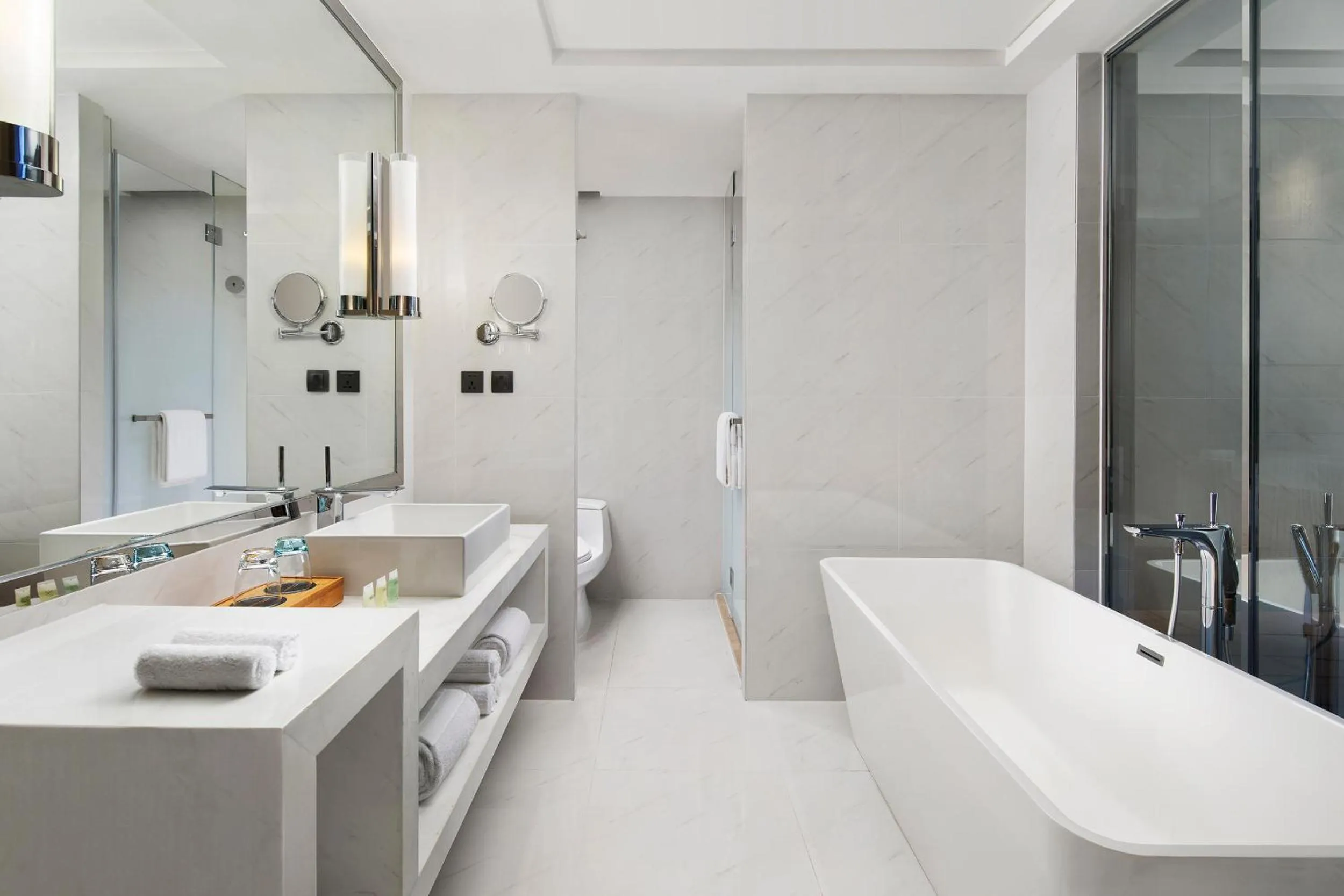 Toilet in Courtyard by Marriott Shanghai Changfeng Park