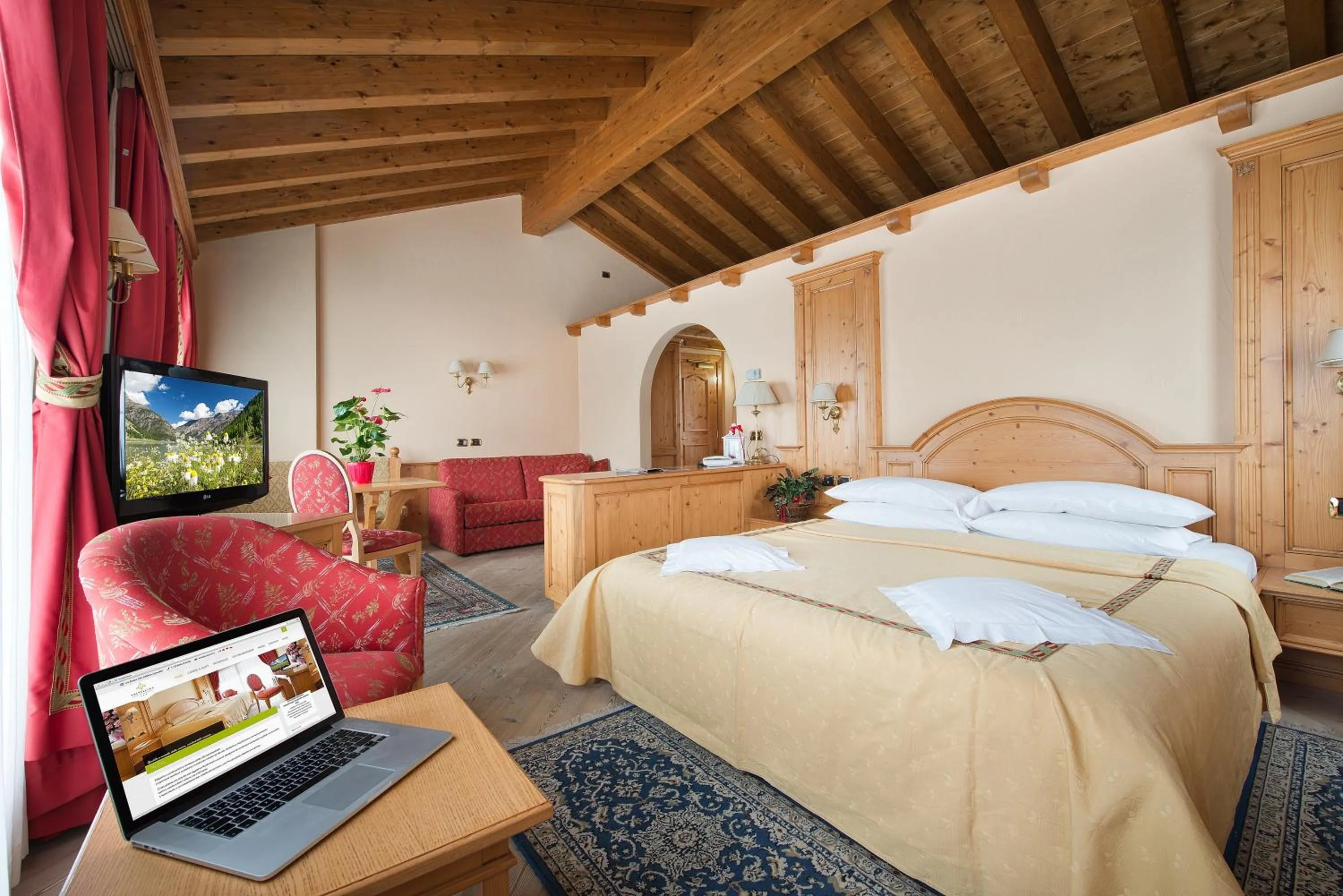 Photo of the whole room, Bed in Hotel Valtellina
