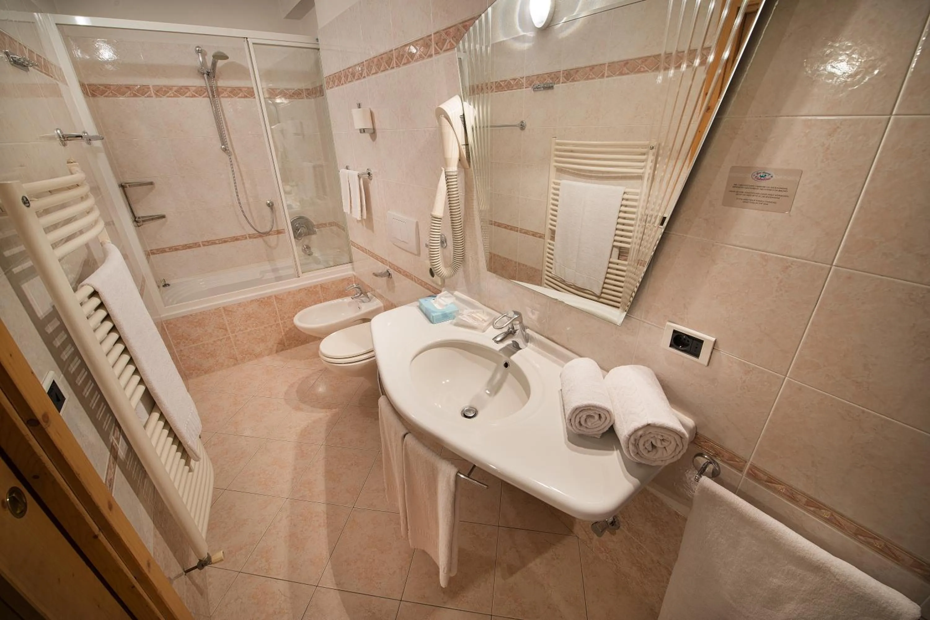 Bathroom in Hotel Valtellina