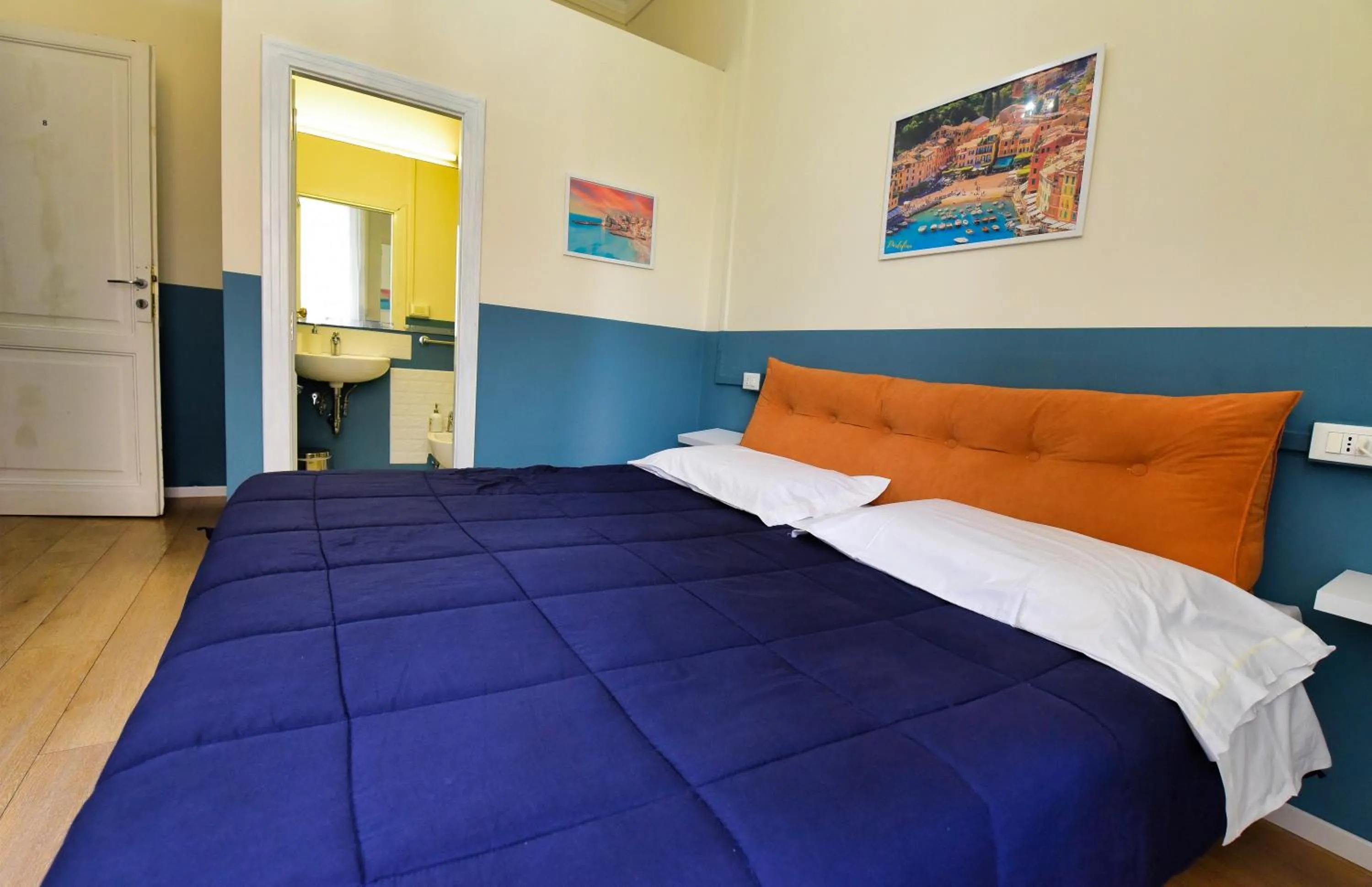 Bedroom, Bed in Hotel Suisse