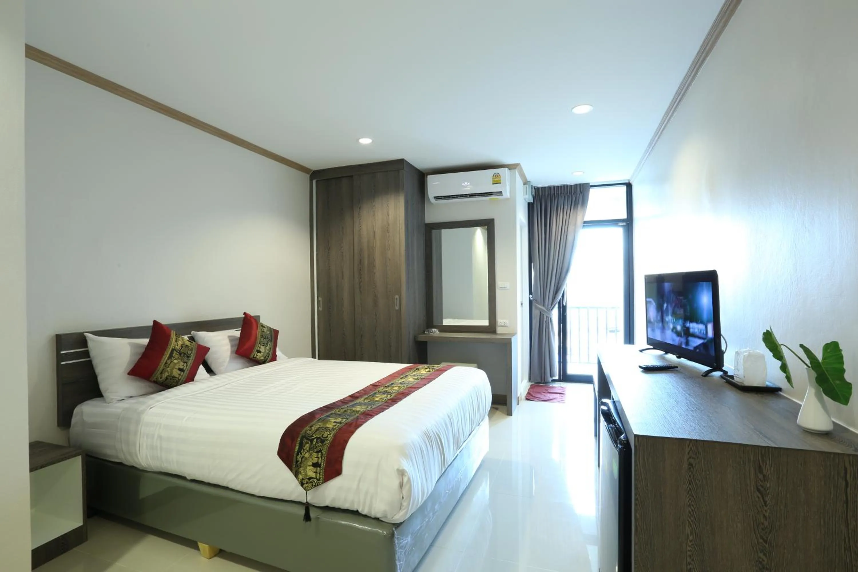 Bed in Sunlight Hotel