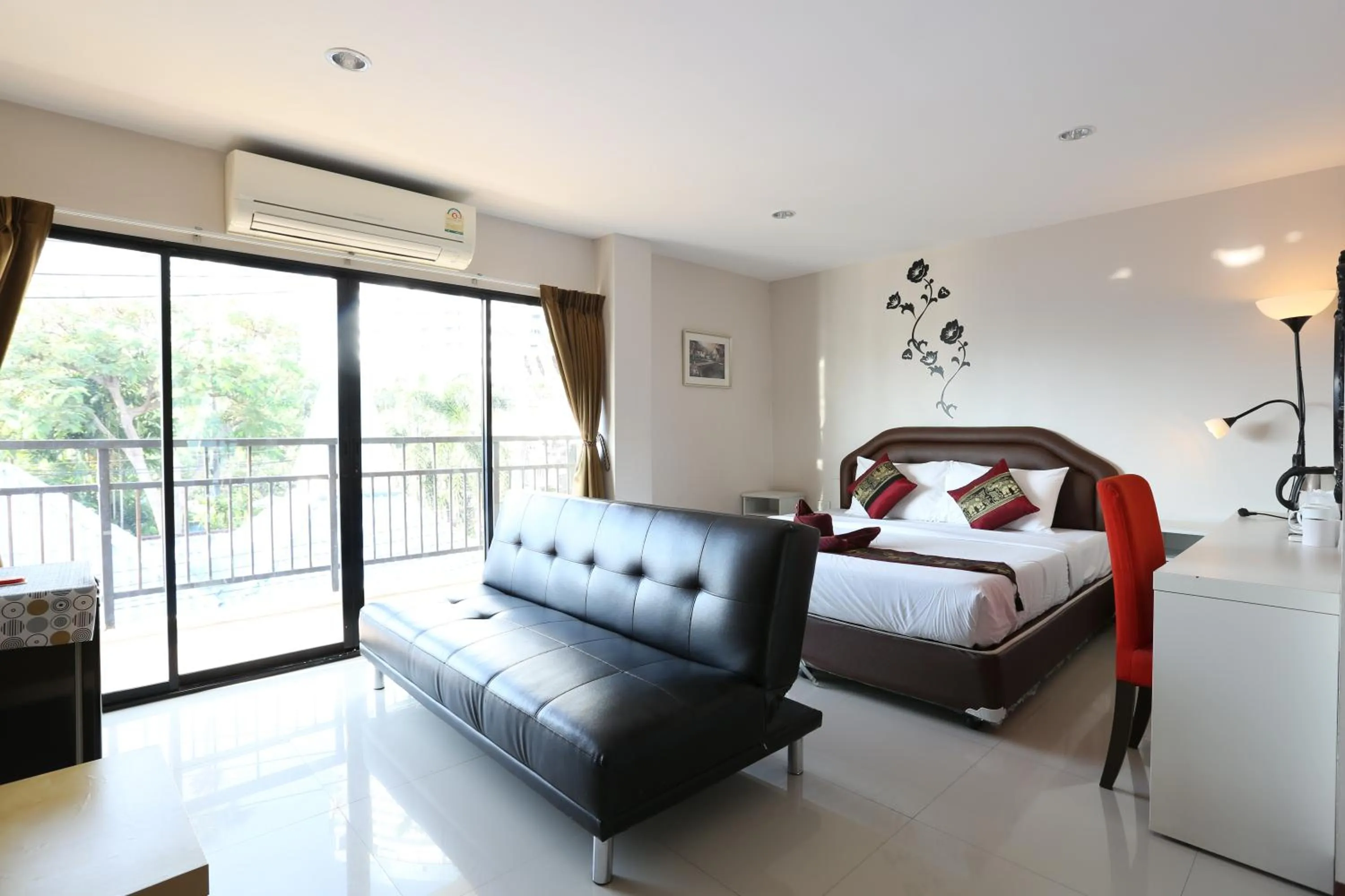 Bed in Sunlight Hotel