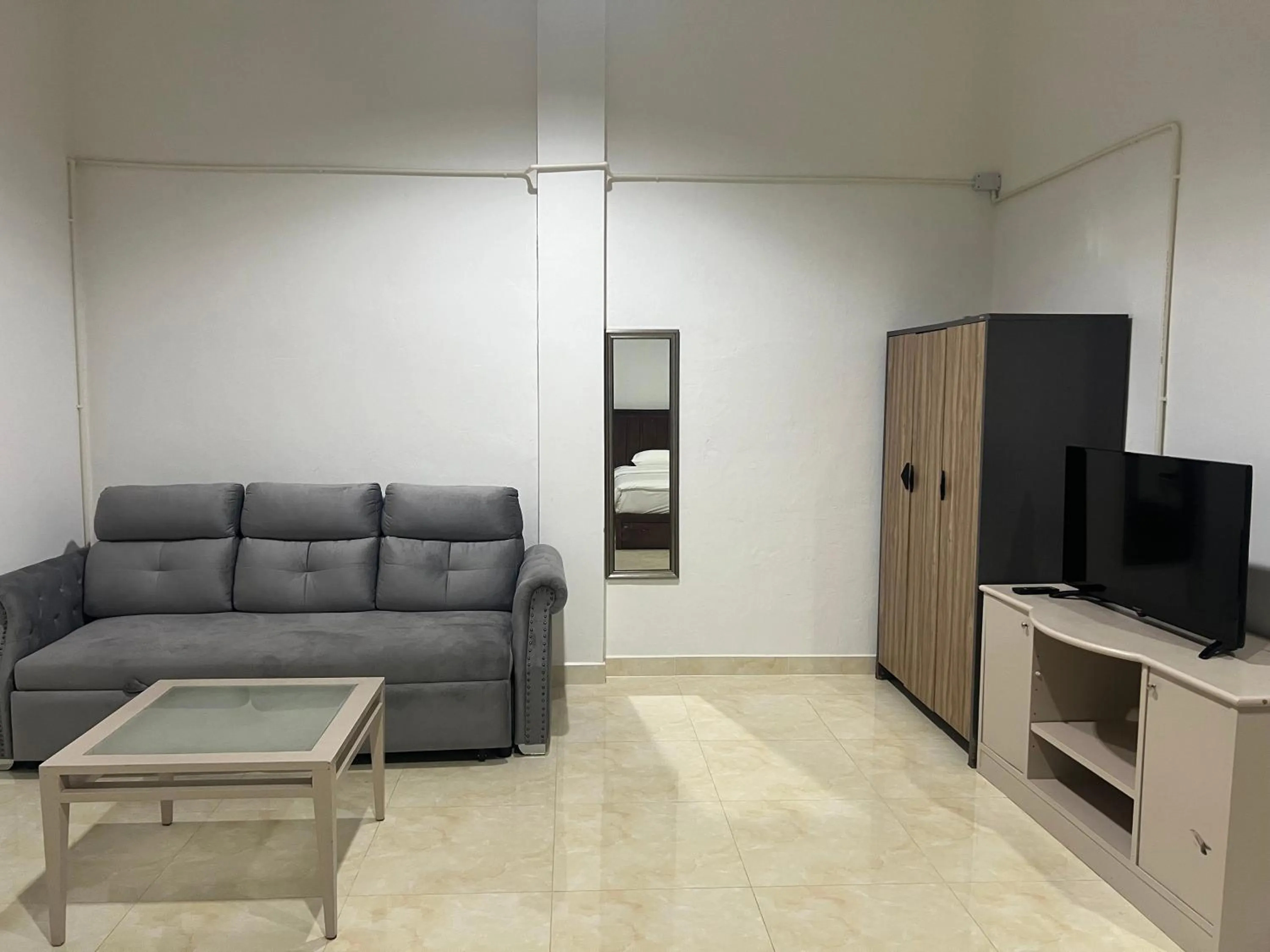 Area and facilities in Mall Suites Hotel