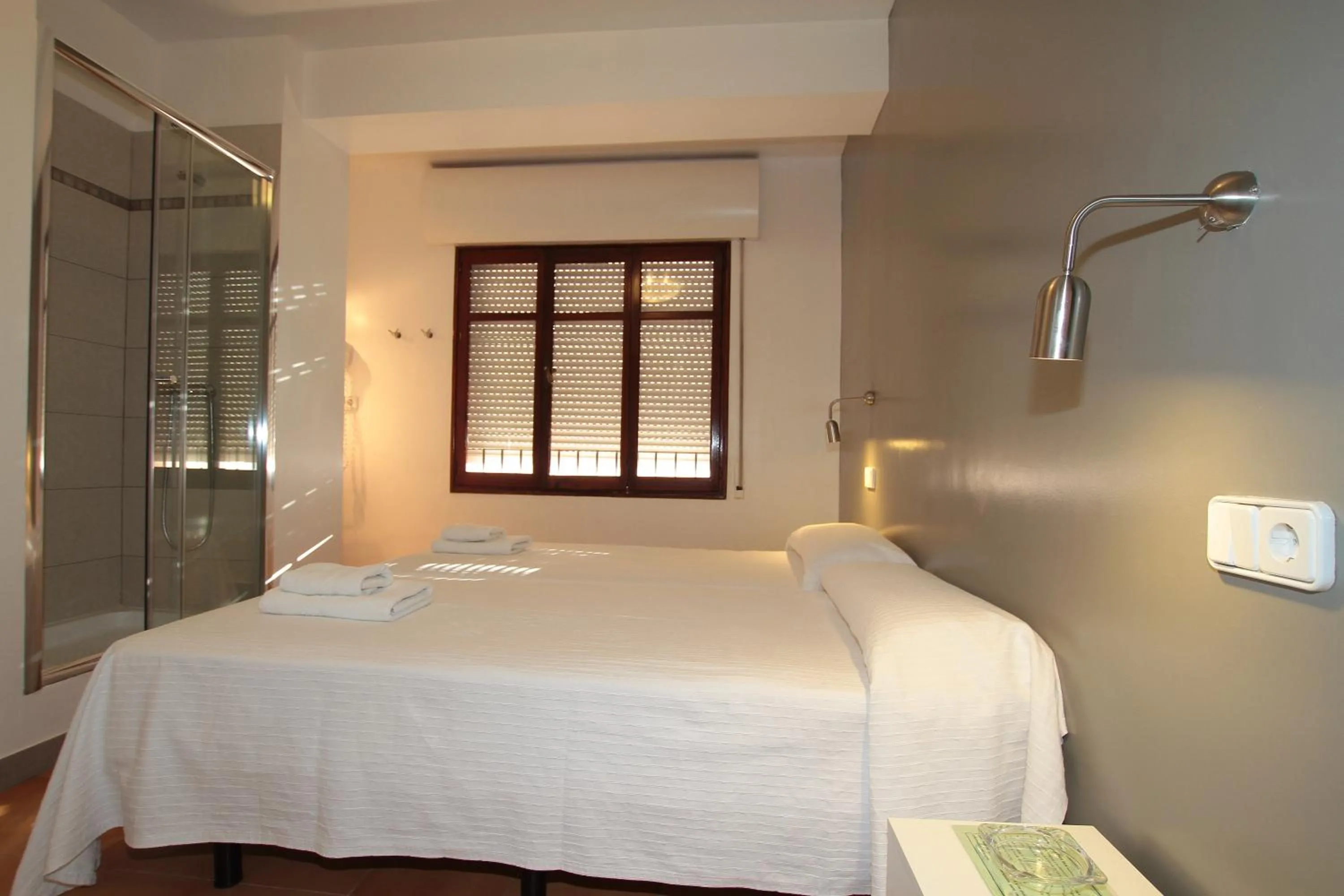 Photo of the whole room, Bed in Hostal Ripoll Ibiza