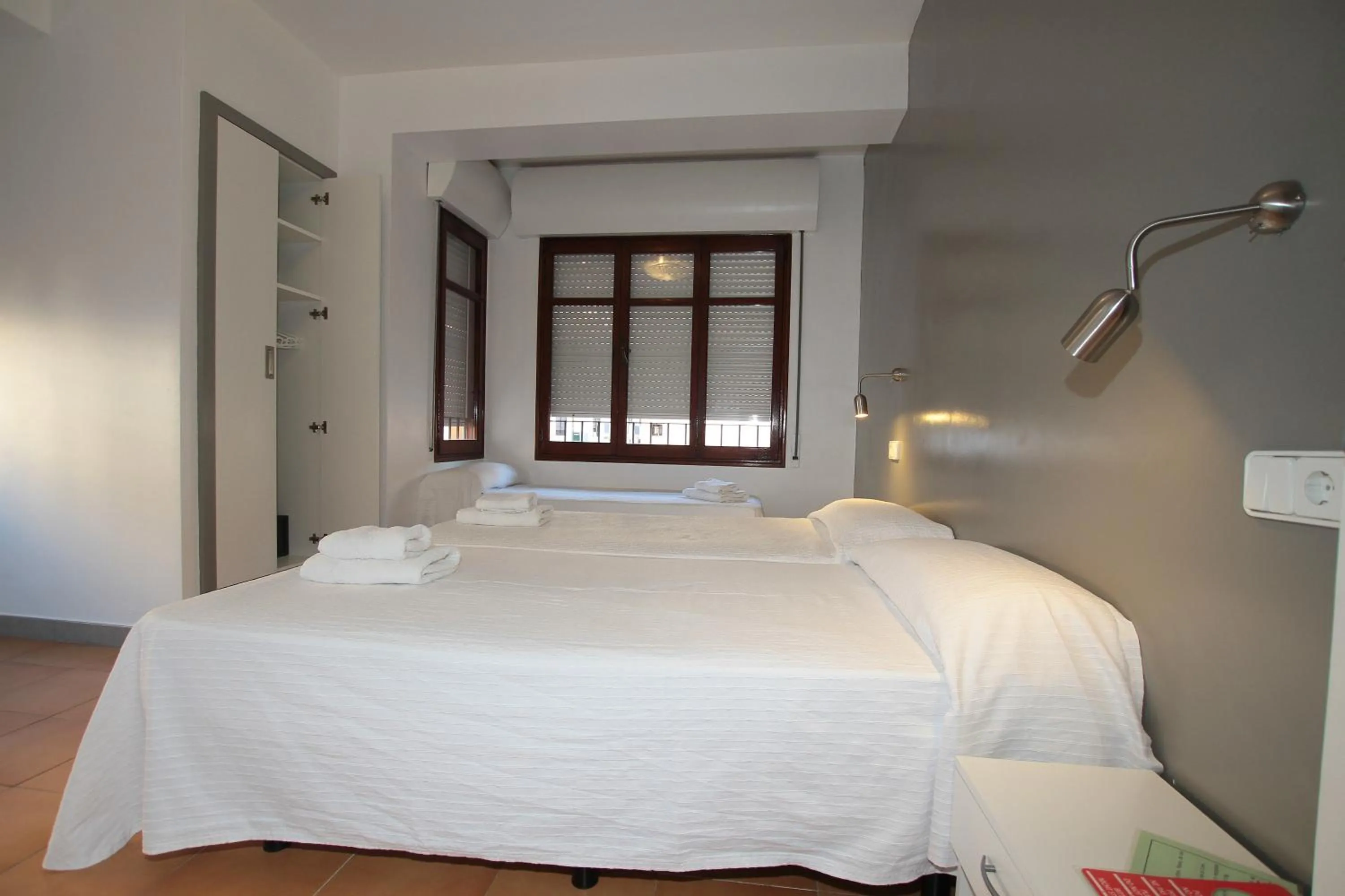 Photo of the whole room, Bed in Hostal Ripoll Ibiza