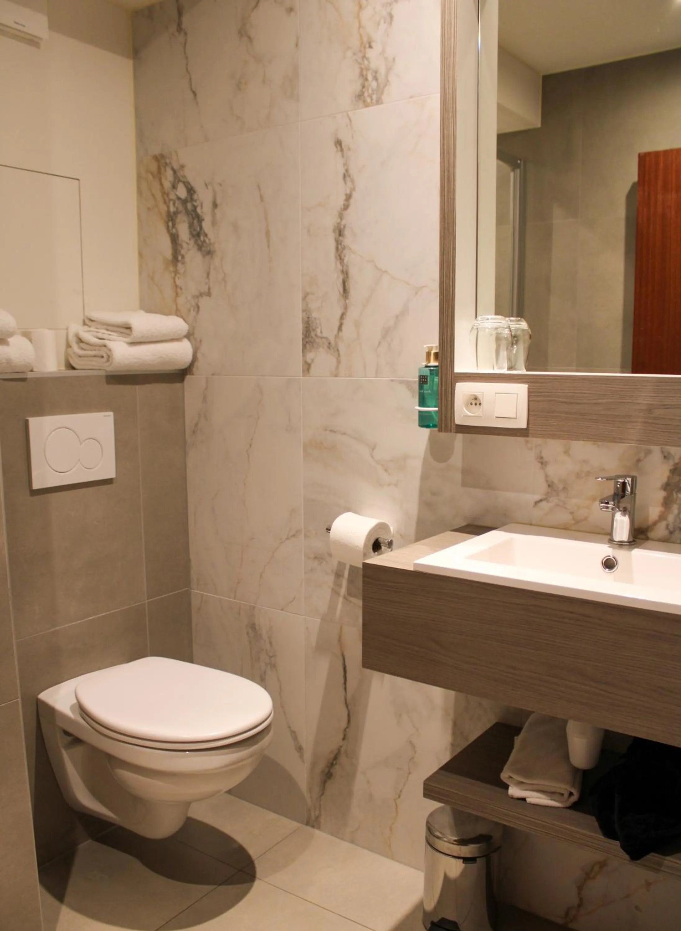 Shower in Hotel Uilenspiegel