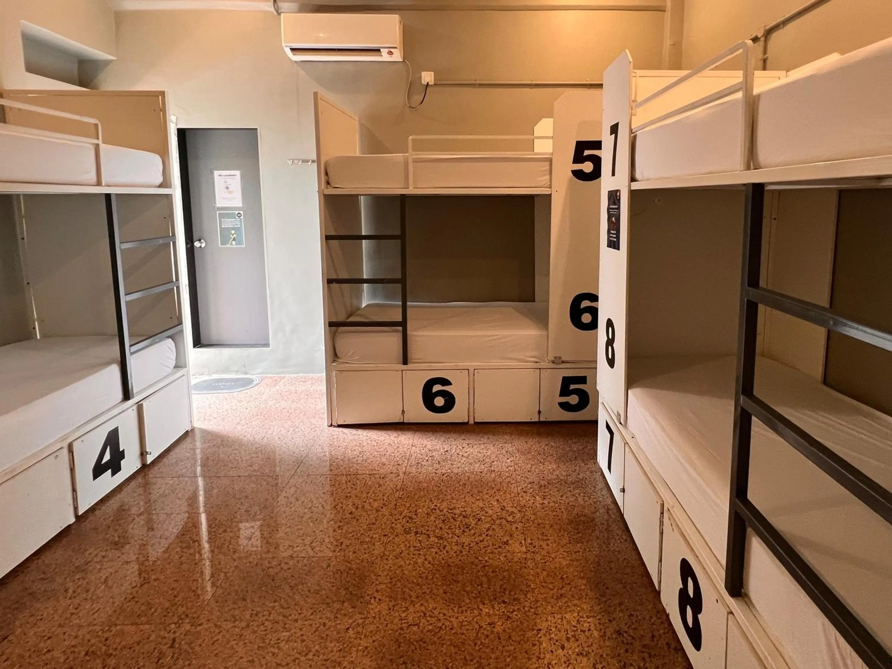 bunk bed in Backpacker Cowies