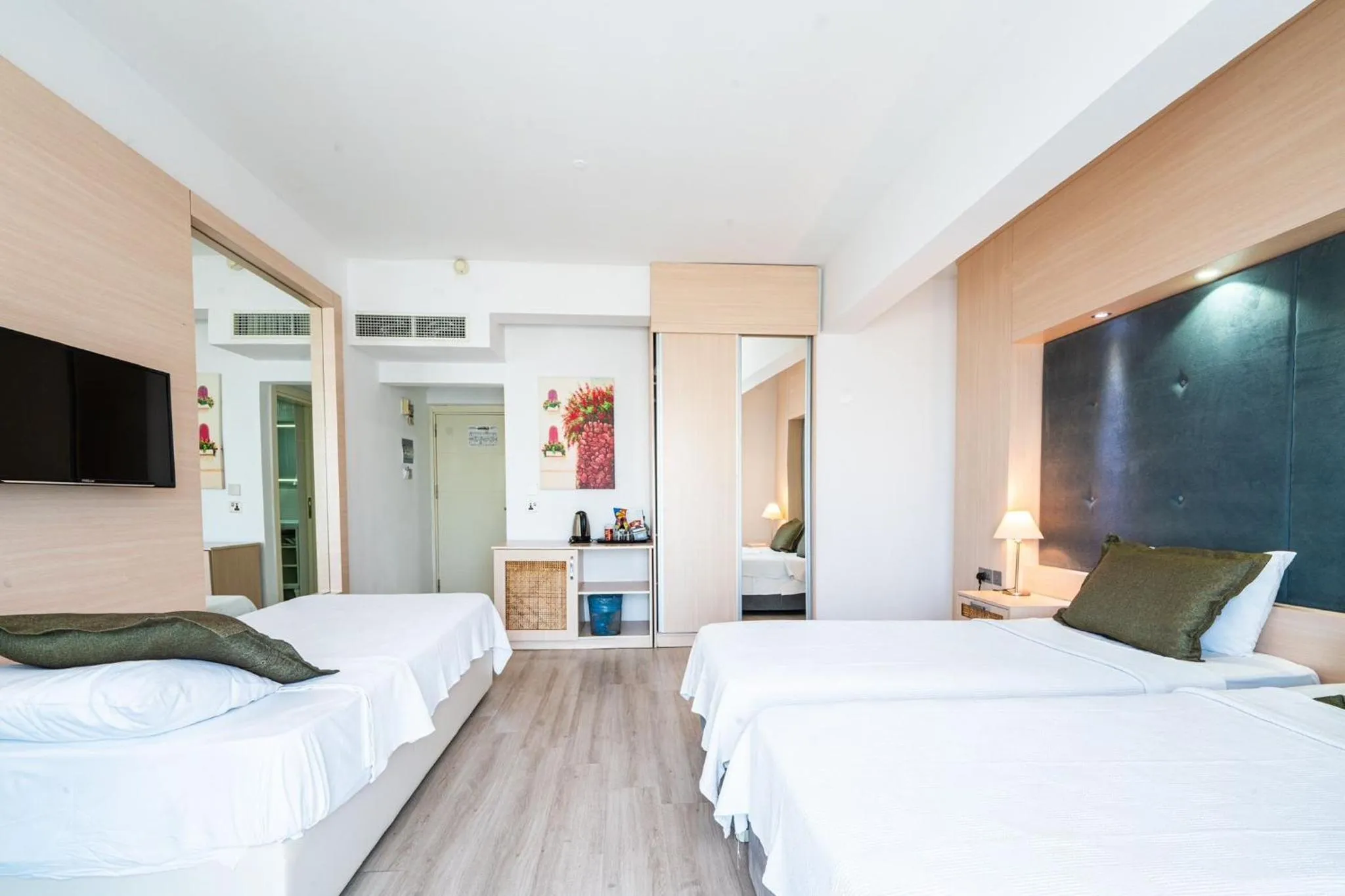 Communal lounge/ TV room in Manolya Hotel