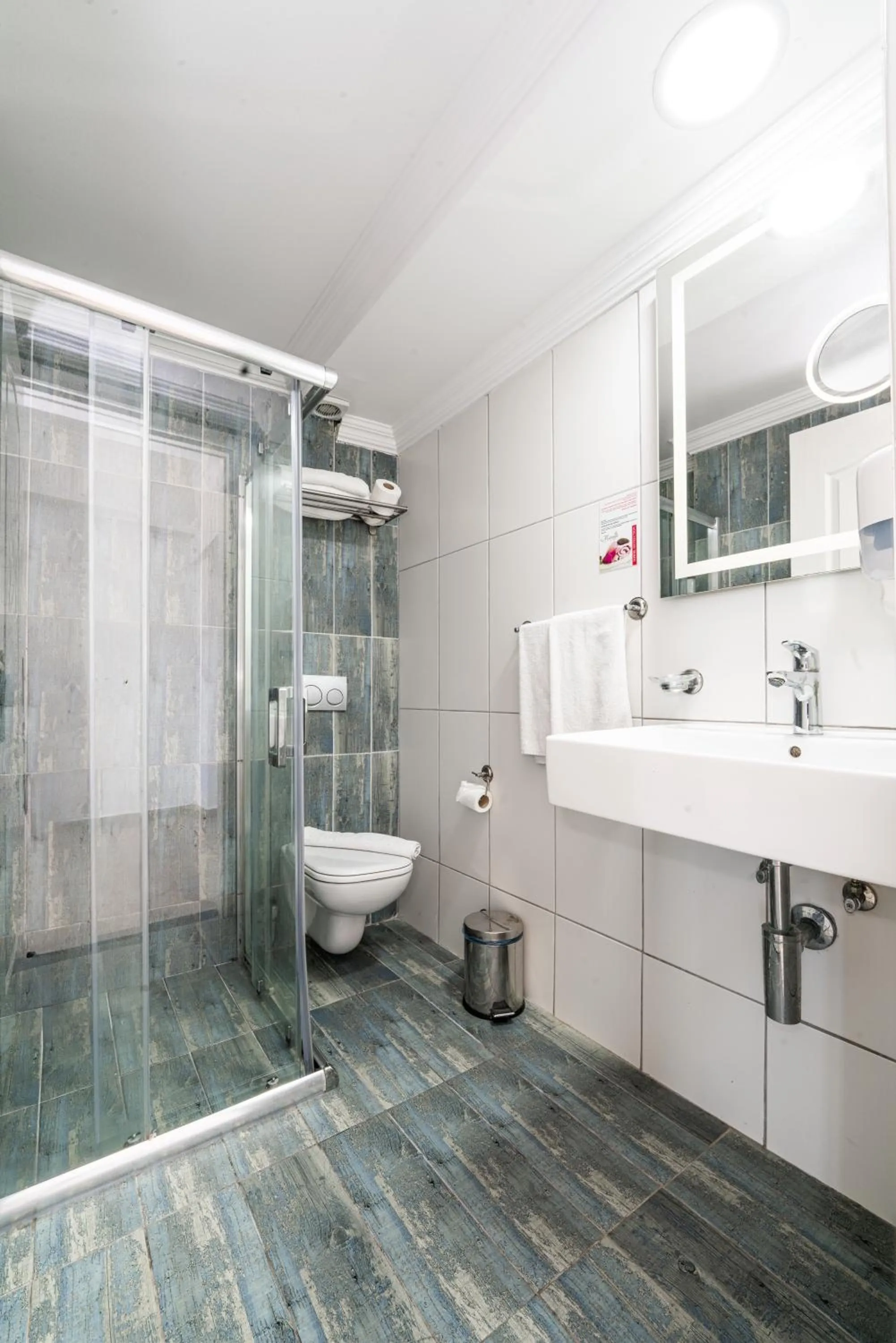 Shower in Manolya Hotel