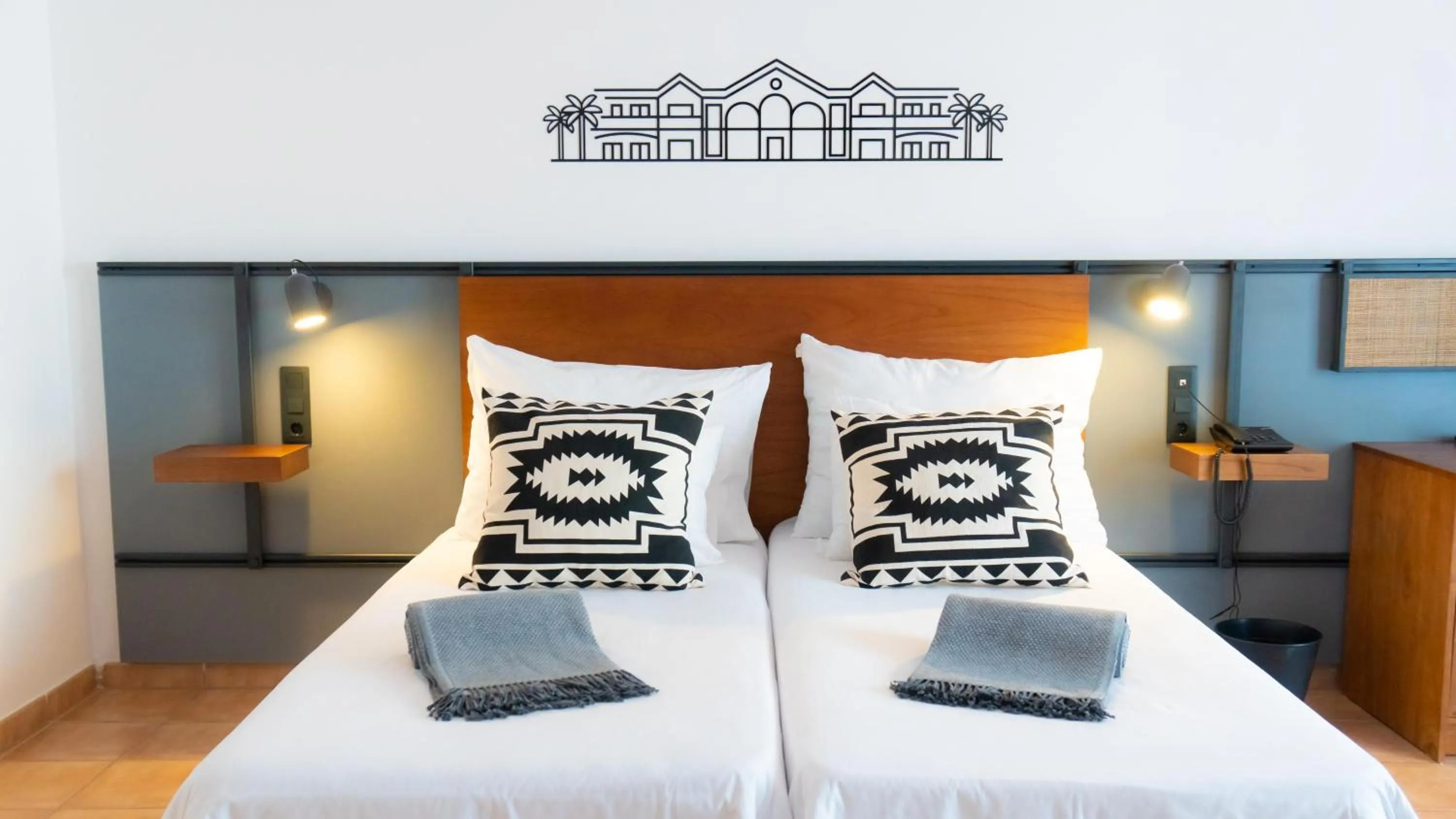 Photo of the whole room, Bed in Coral Cotillo Beach