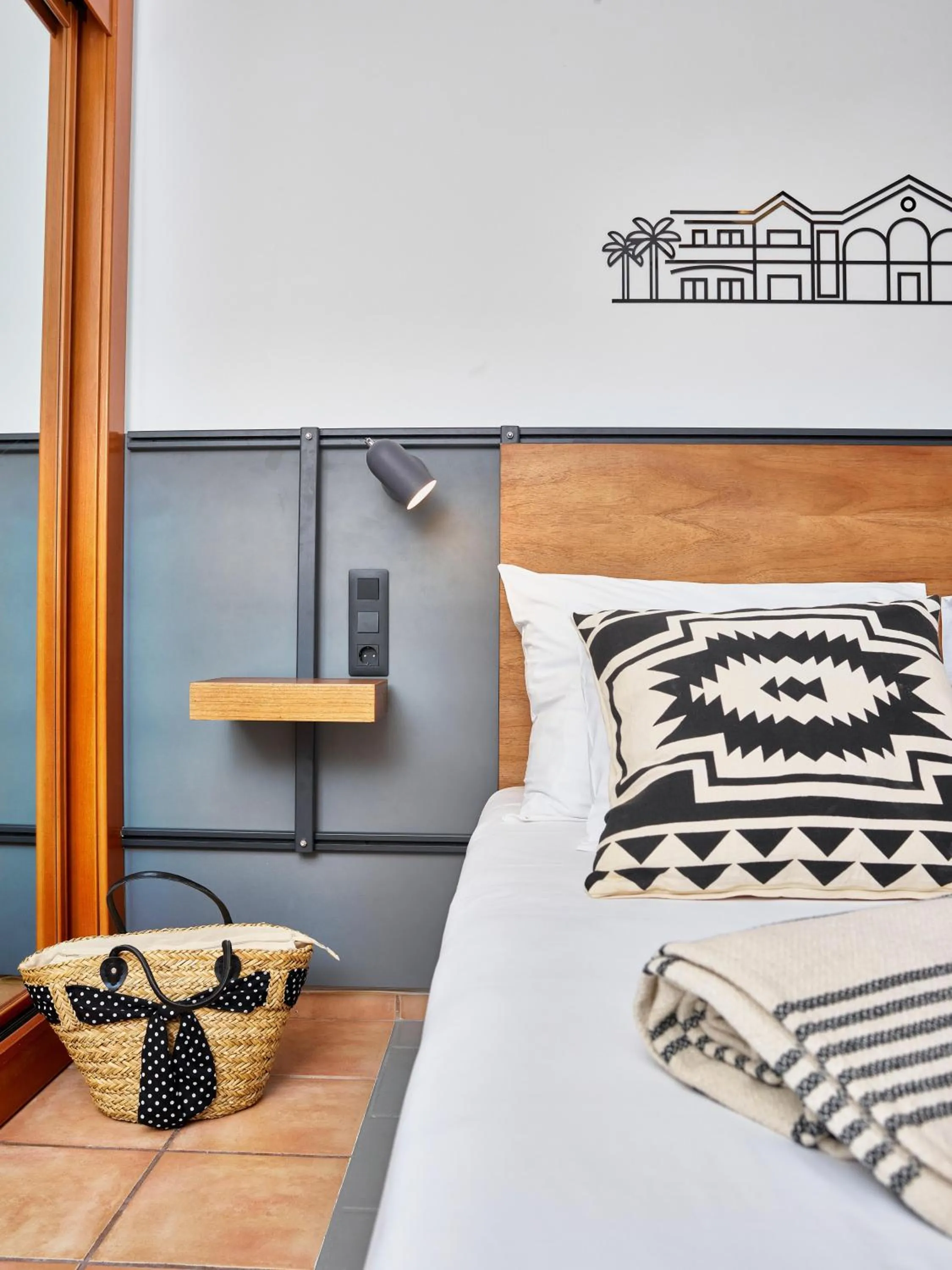 Photo of the whole room, Bed in Coral Cotillo Beach