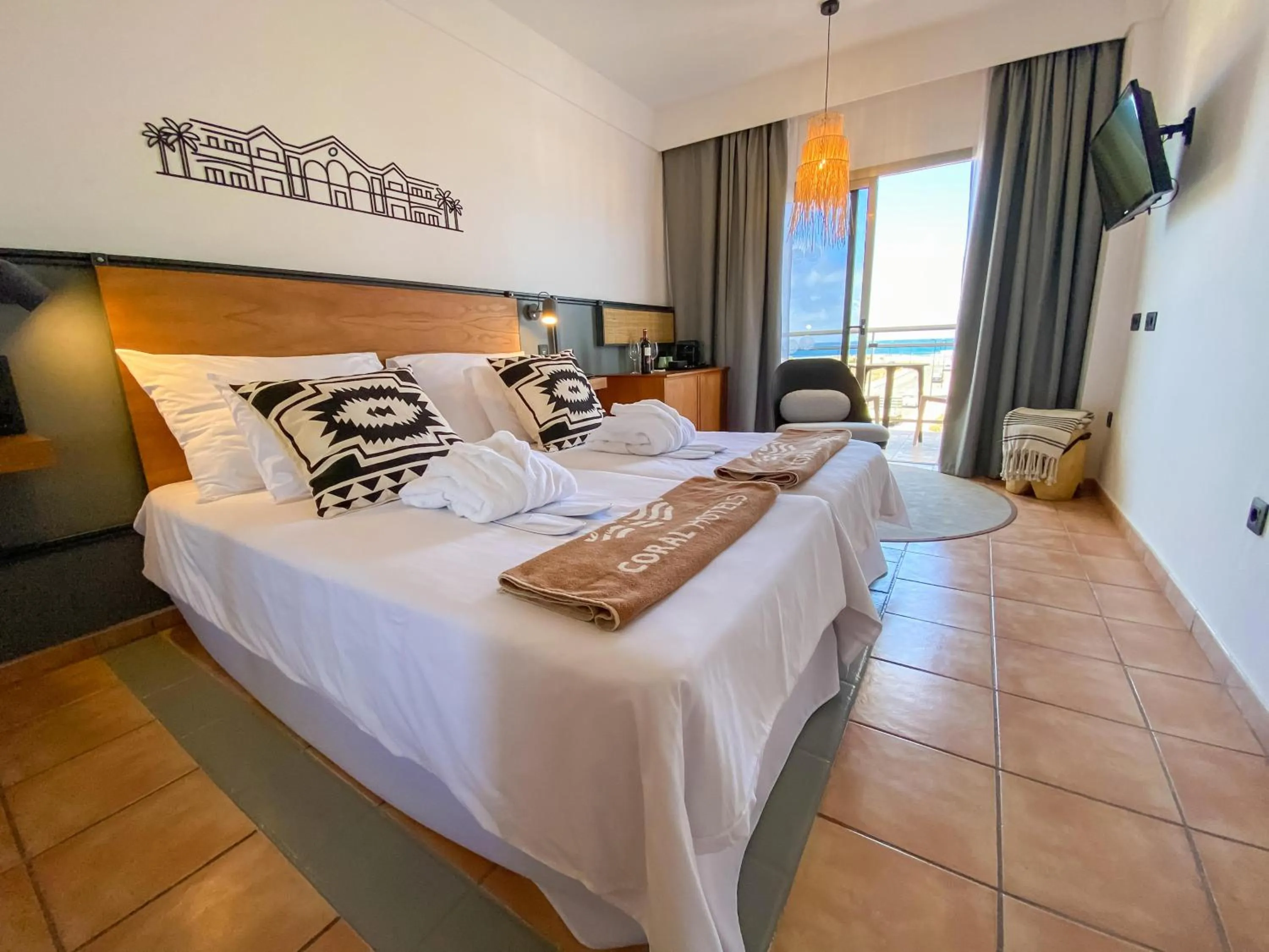 Photo of the whole room, Bed in Coral Cotillo Beach