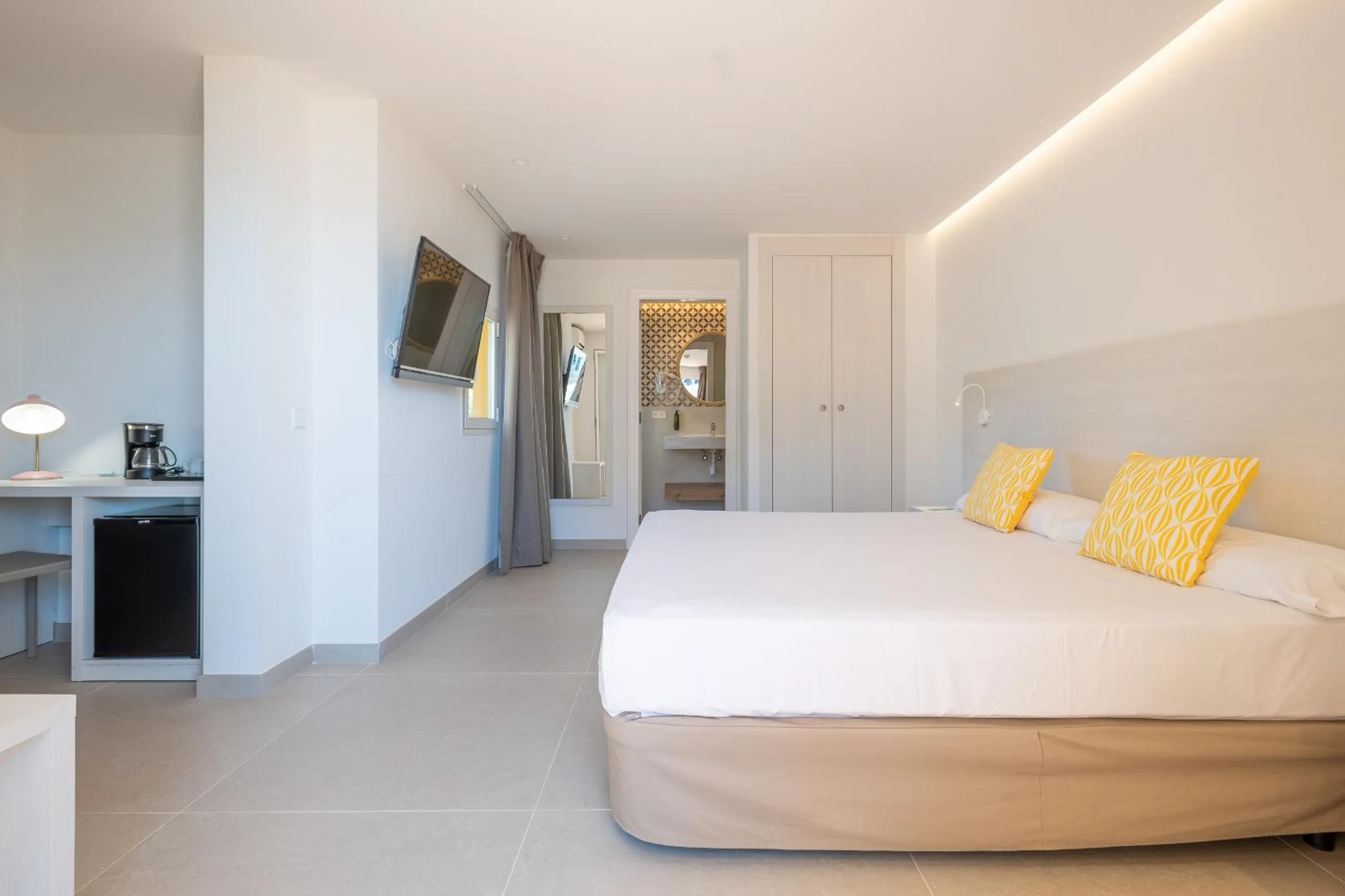 Bed in FLOR los Almendros Hotel