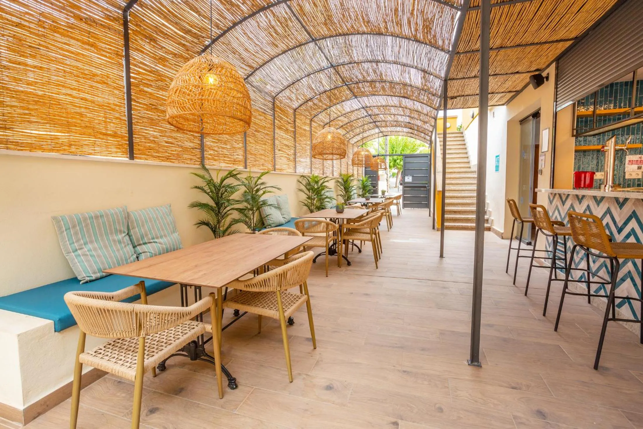 Restaurant/places to eat in FLOR los Almendros Hotel