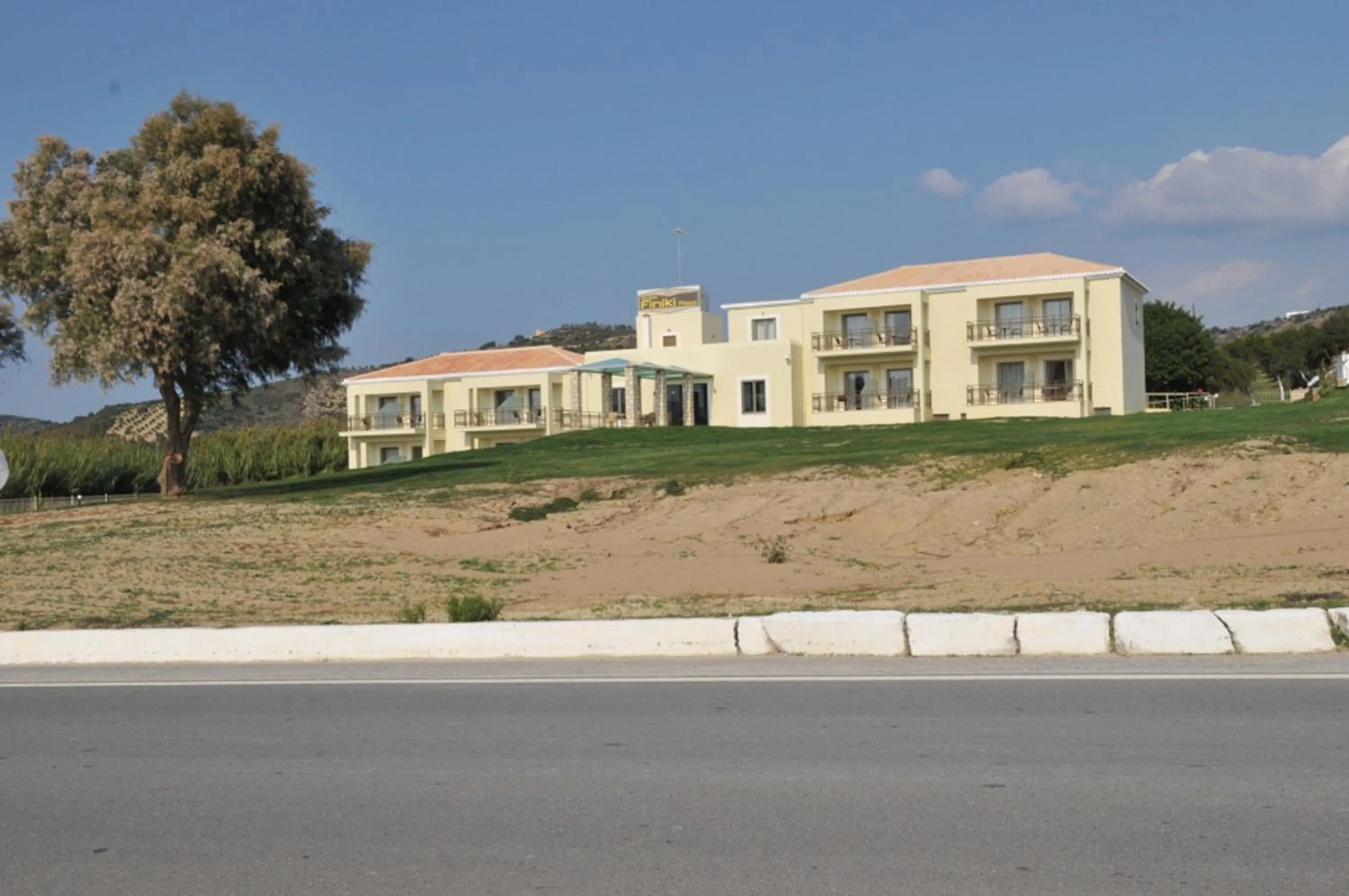 Facade/entrance in Finiki Plaza