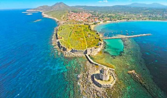 Nearby landmark in Finiki Plaza