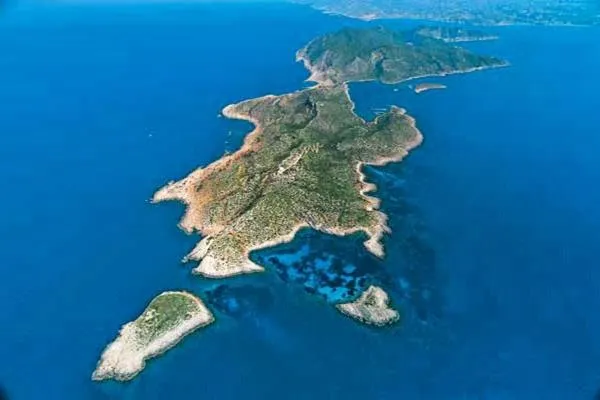 Natural landscape in Finiki Plaza