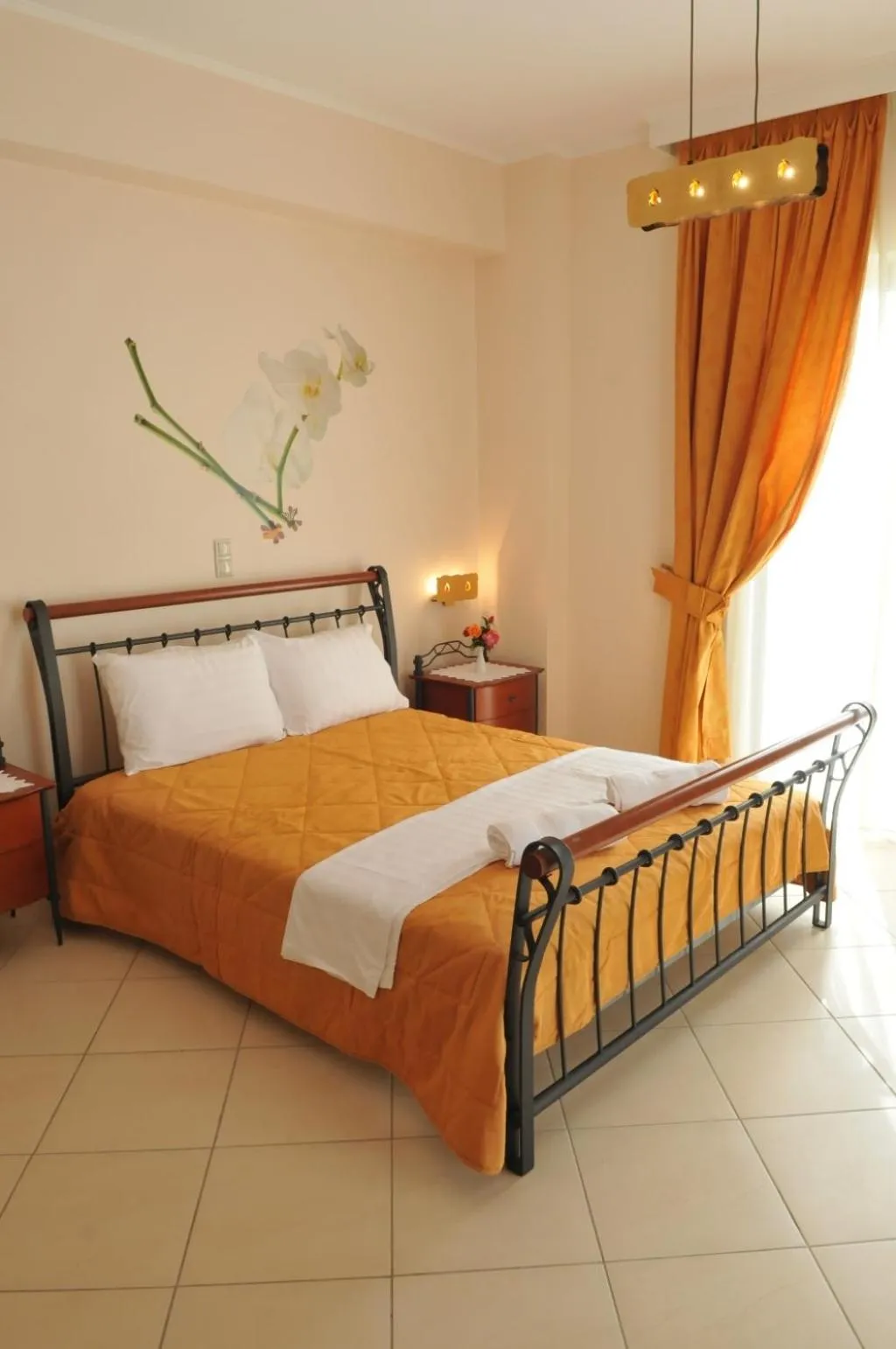 Bedroom, Bed in Finiki Plaza