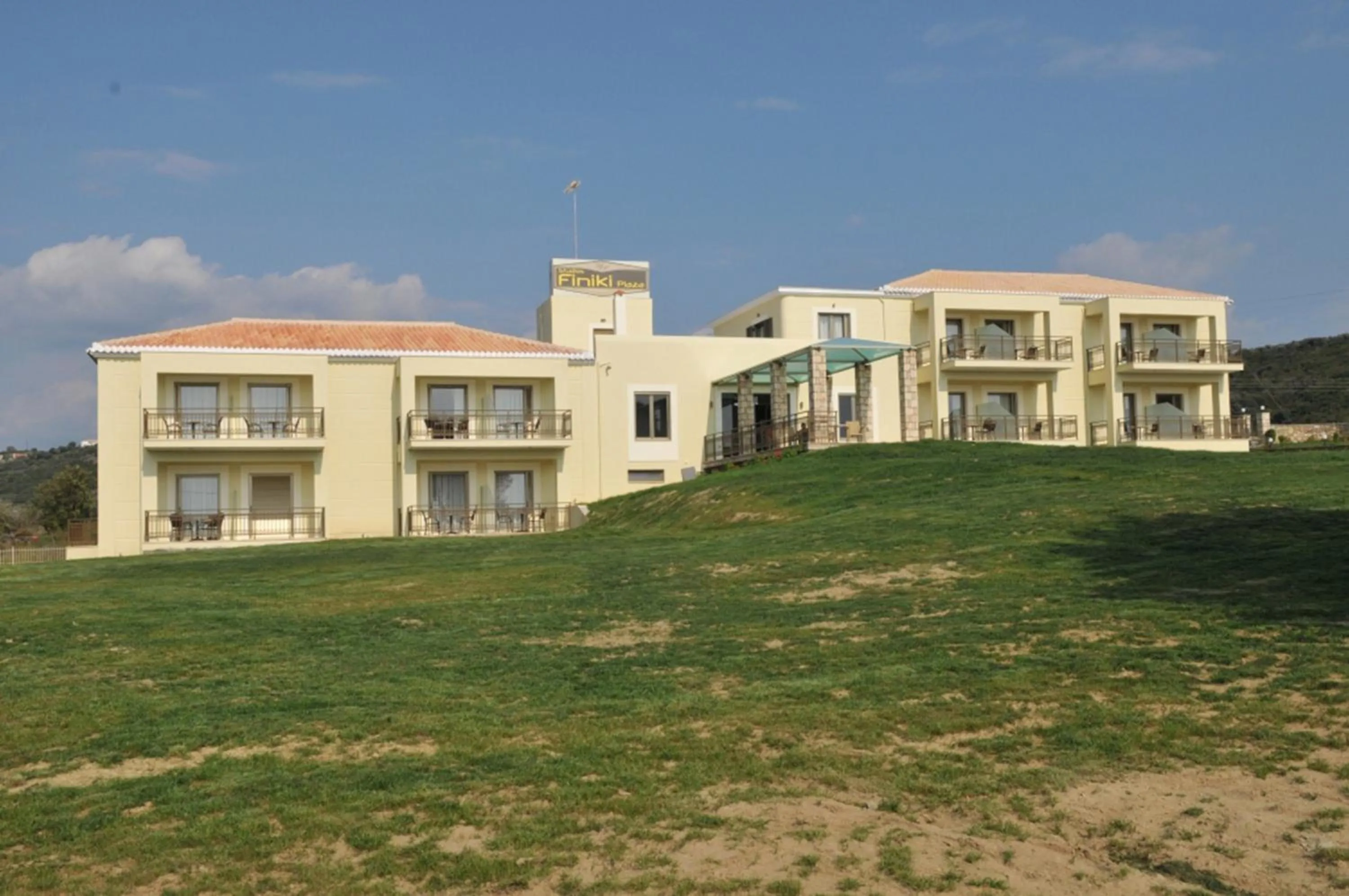Facade/entrance in Finiki Plaza