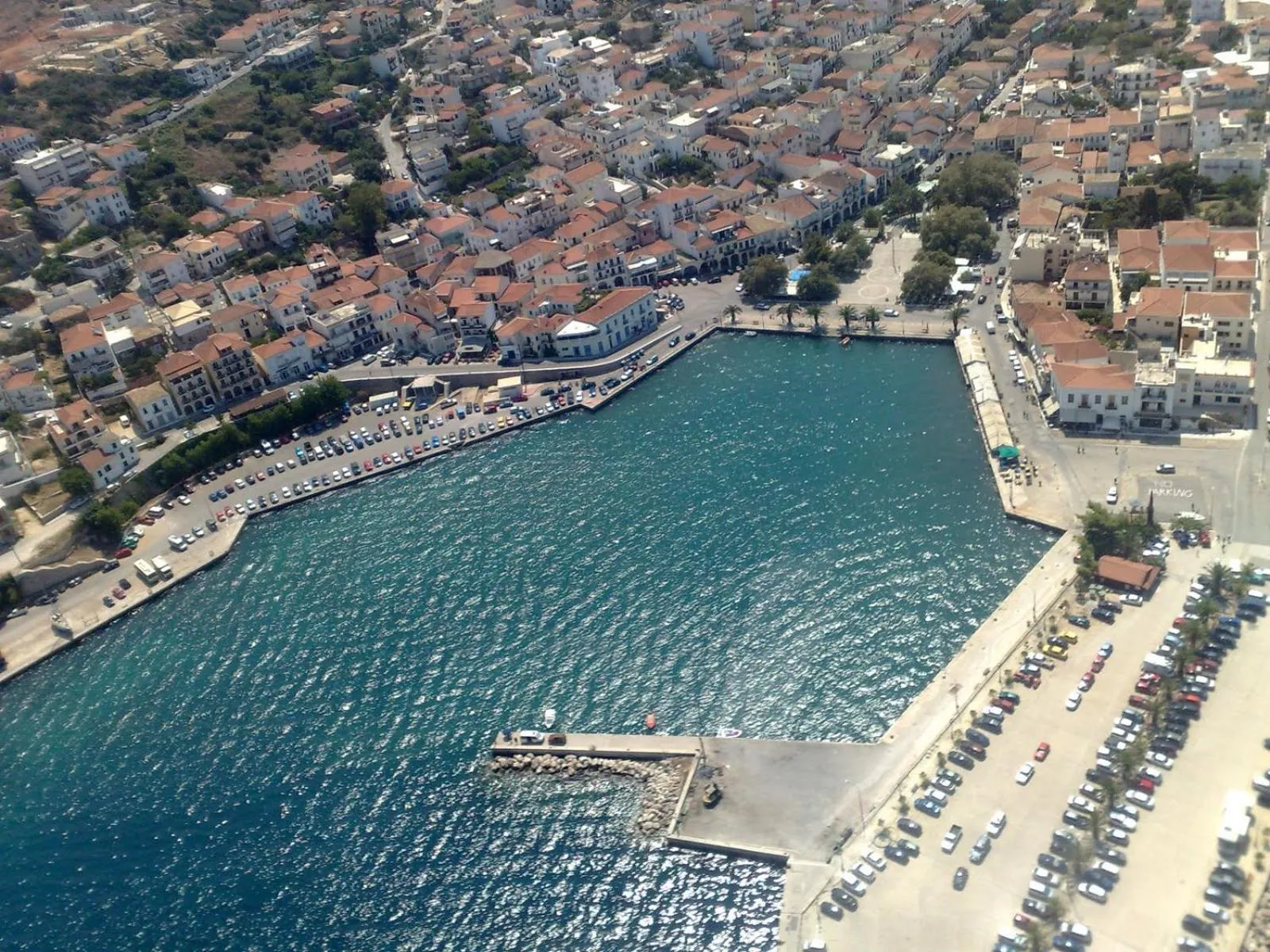 Nearby landmark in Finiki Plaza