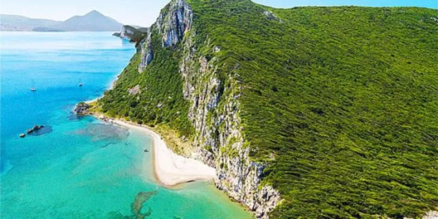 Natural landscape in Finiki Plaza