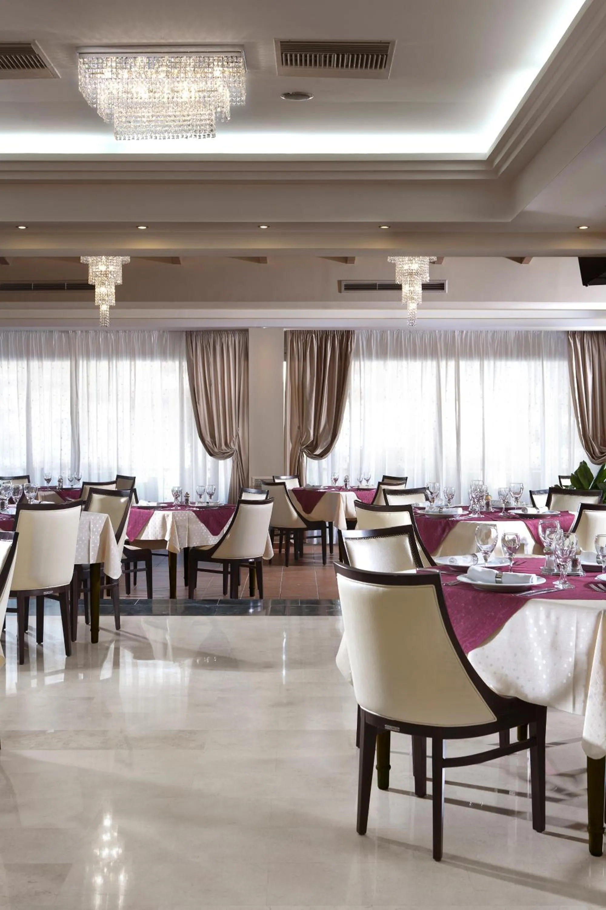 Restaurant/places to eat in Olympia Golden Beach Resort & Spa