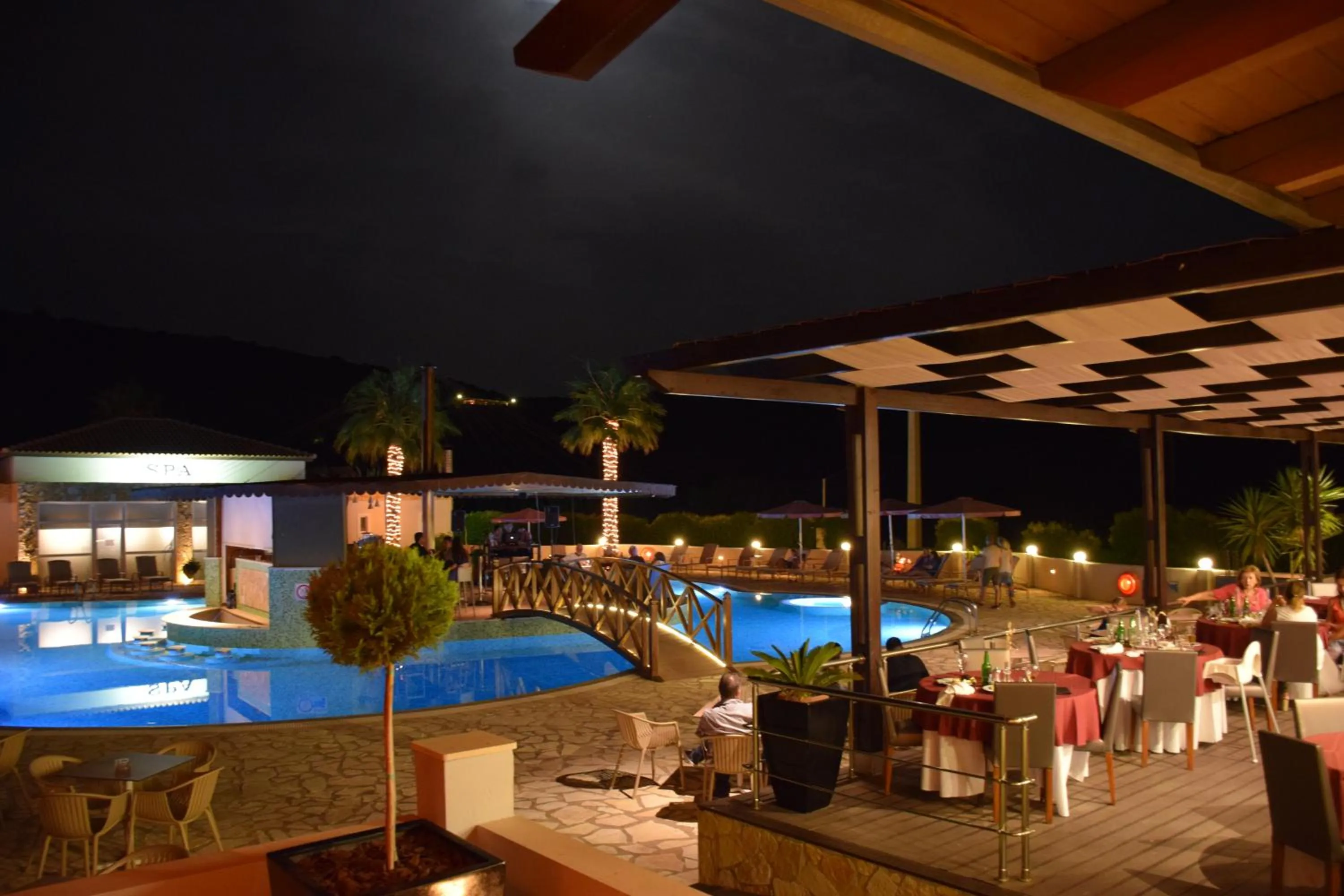 Restaurant/places to eat in Olympia Golden Beach Resort & Spa
