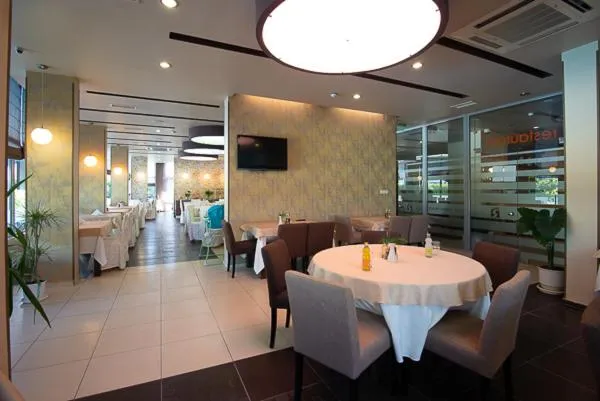 Restaurant/places to eat in Regata Palace Hotel