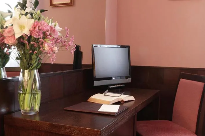 Seating area in Hotel City