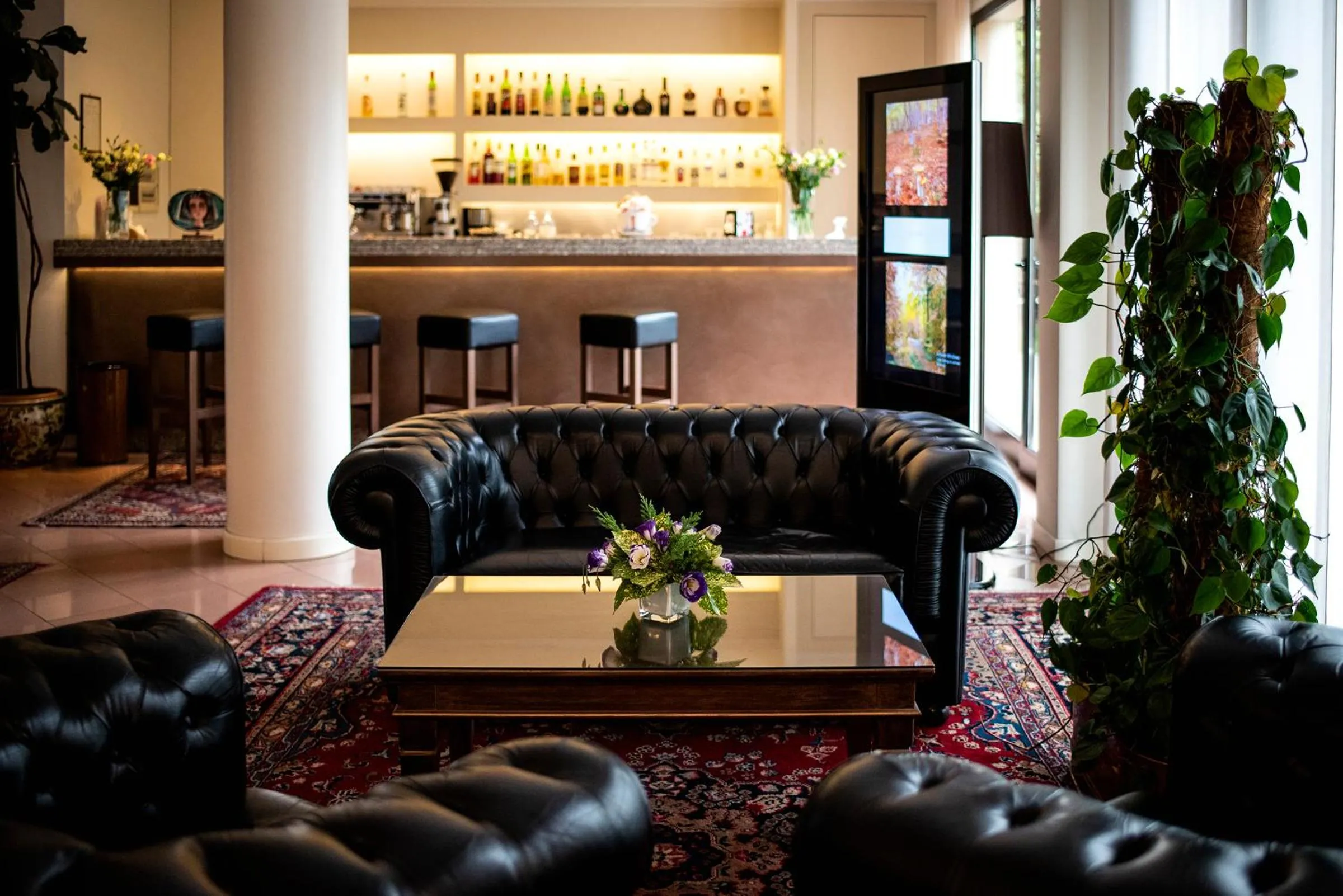 Lounge or bar in Hotel City