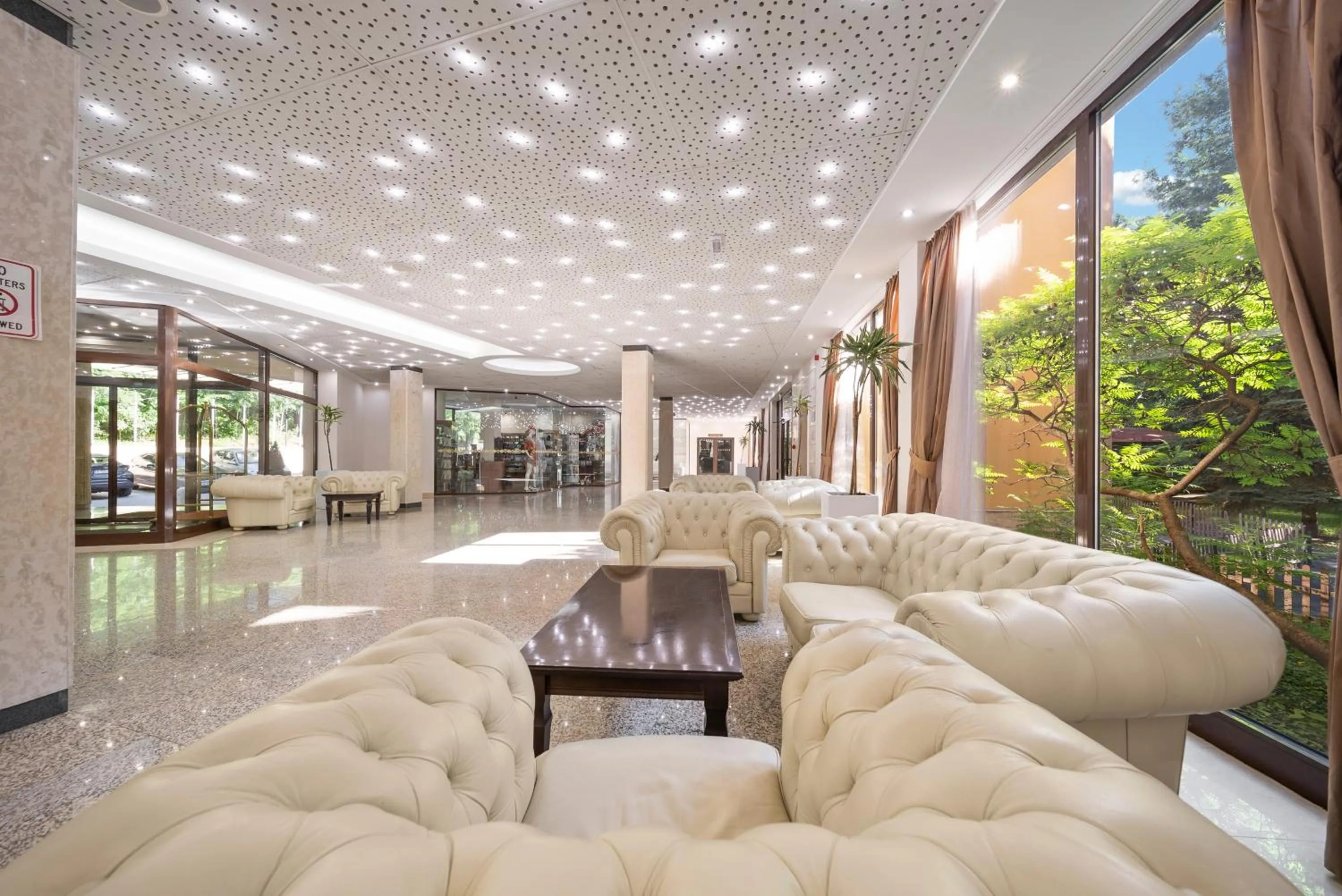 Lobby or reception in HVD Riviera Beach Ultra All Inclusive & Mineral Pool - Private Beach & Free Parking