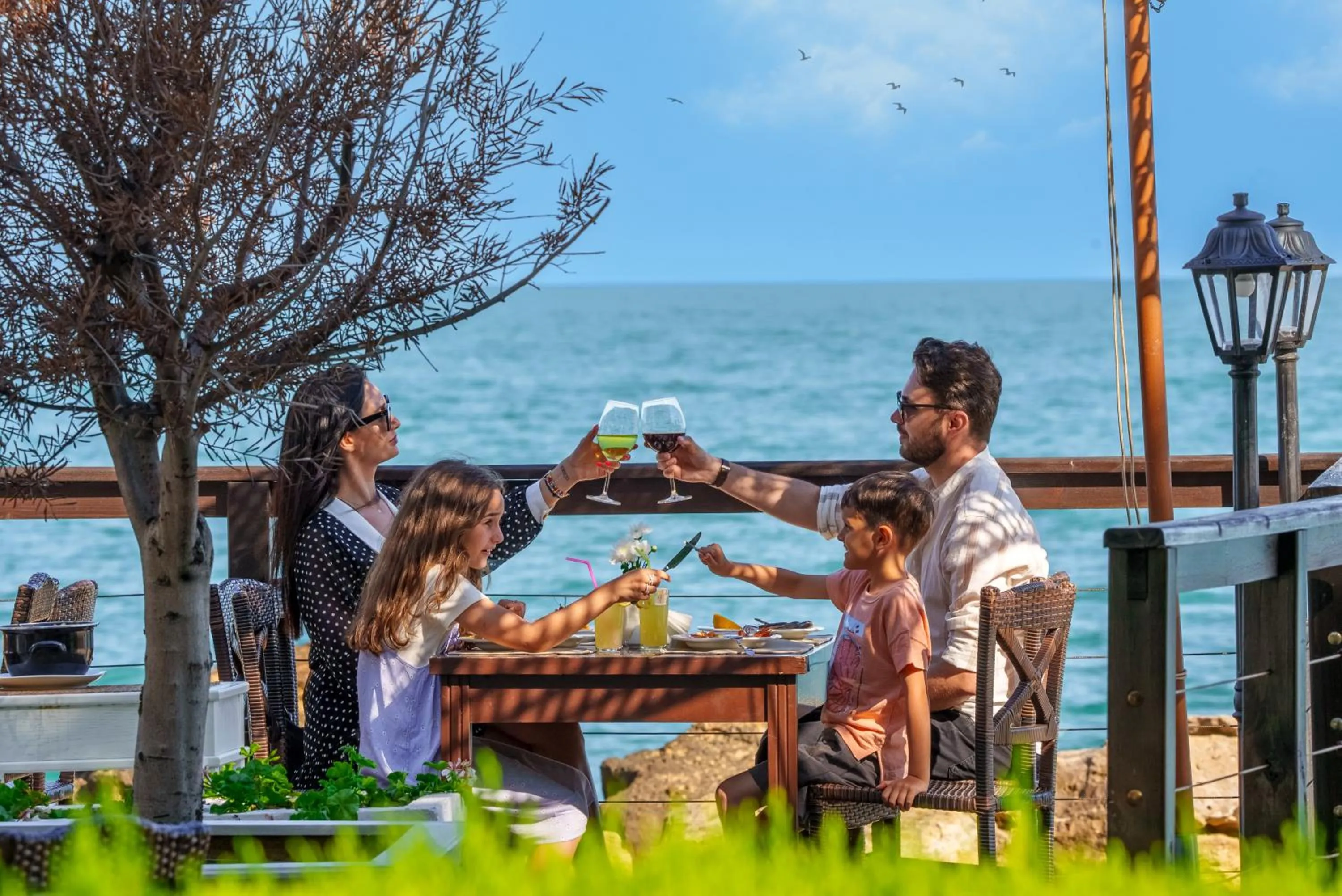 Restaurant/places to eat in HVD Riviera Beach Ultra All Inclusive & Mineral Pool - Private Beach & Free Parking