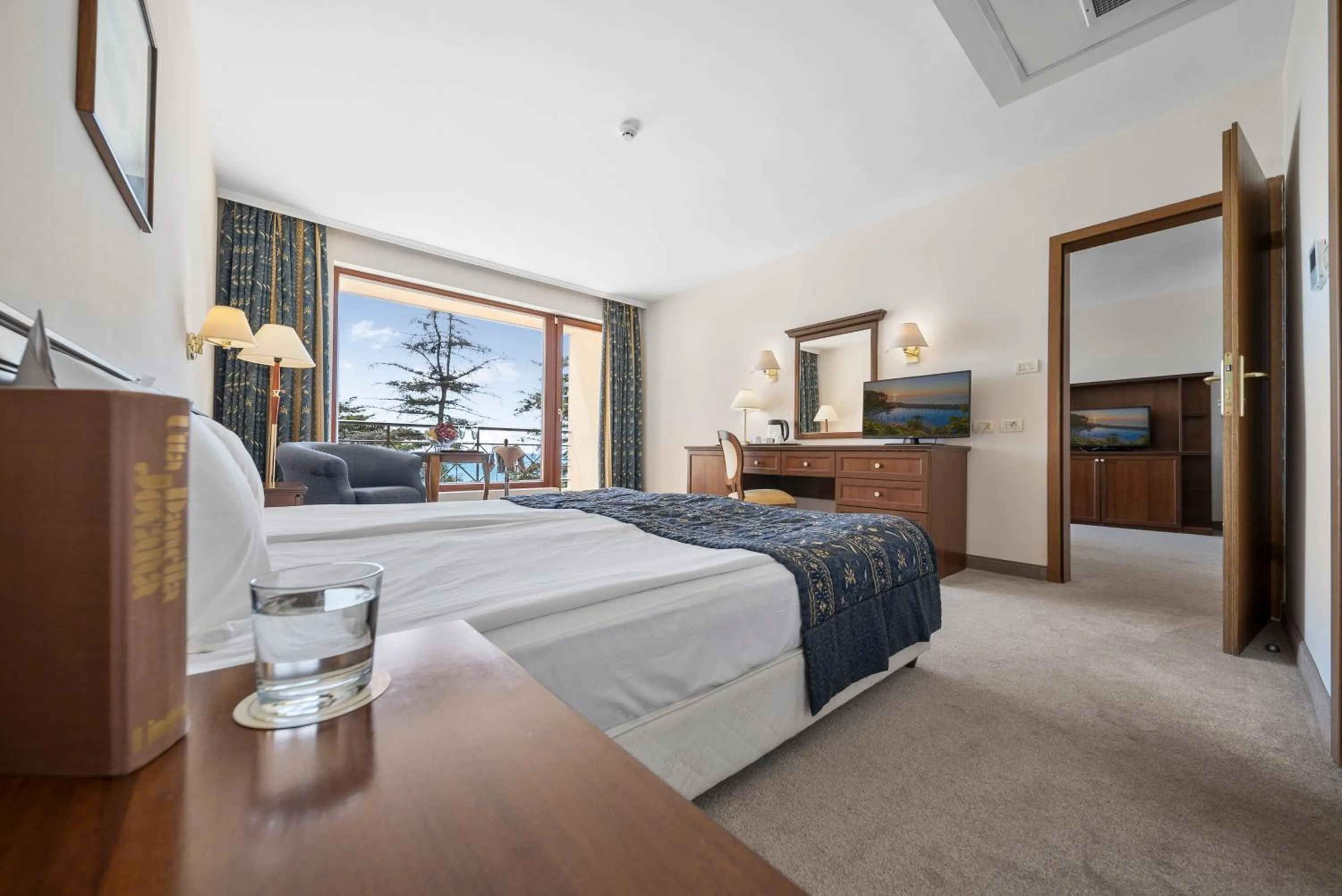 Photo of the whole room, Bed in HVD Riviera Beach Ultra All Inclusive & Mineral Pool - Private Beach & Free Parking