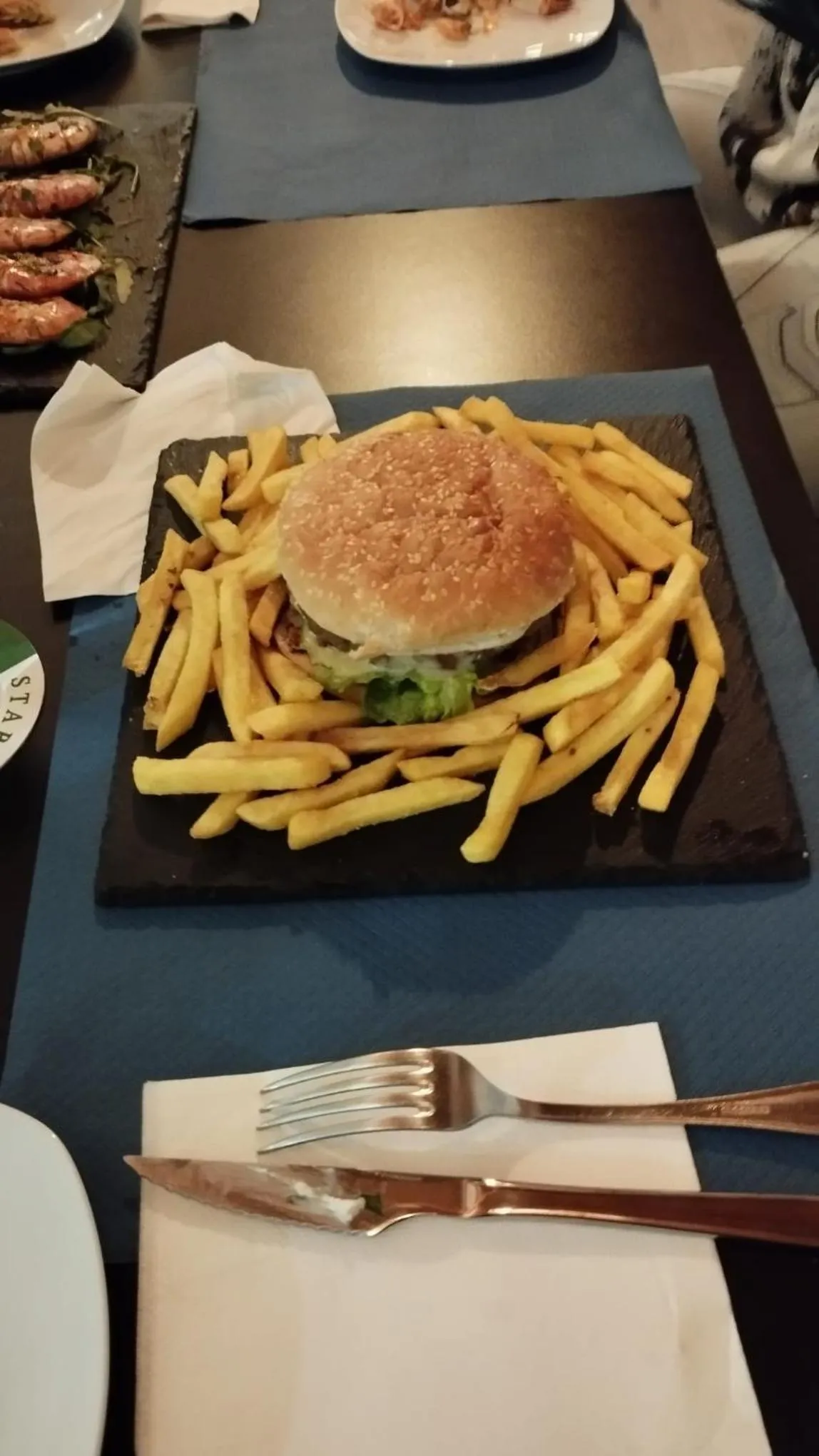 Restaurant/places to eat in Hotel Raxa