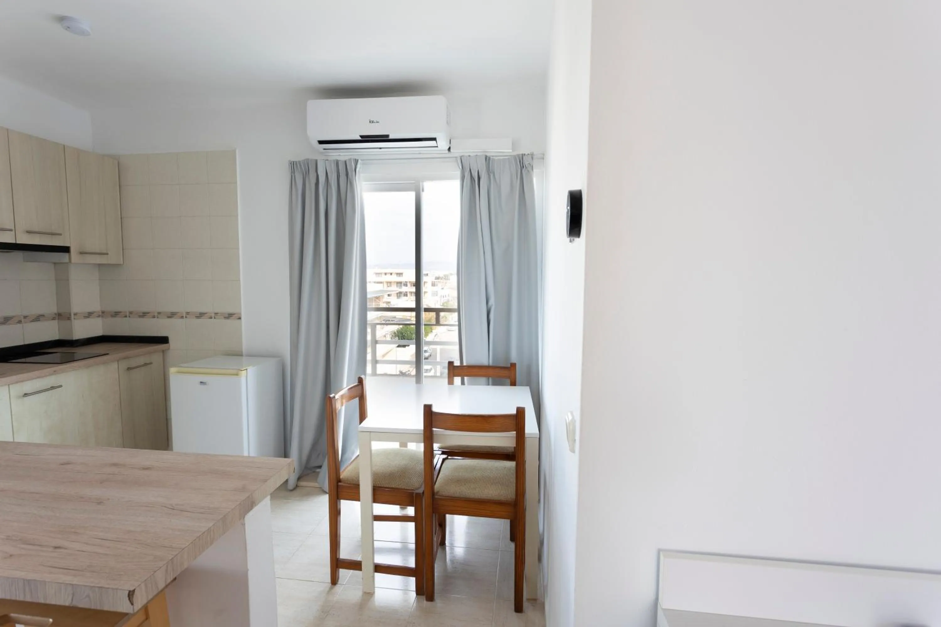 Kitchen or kitchenette in Hotel Raxa