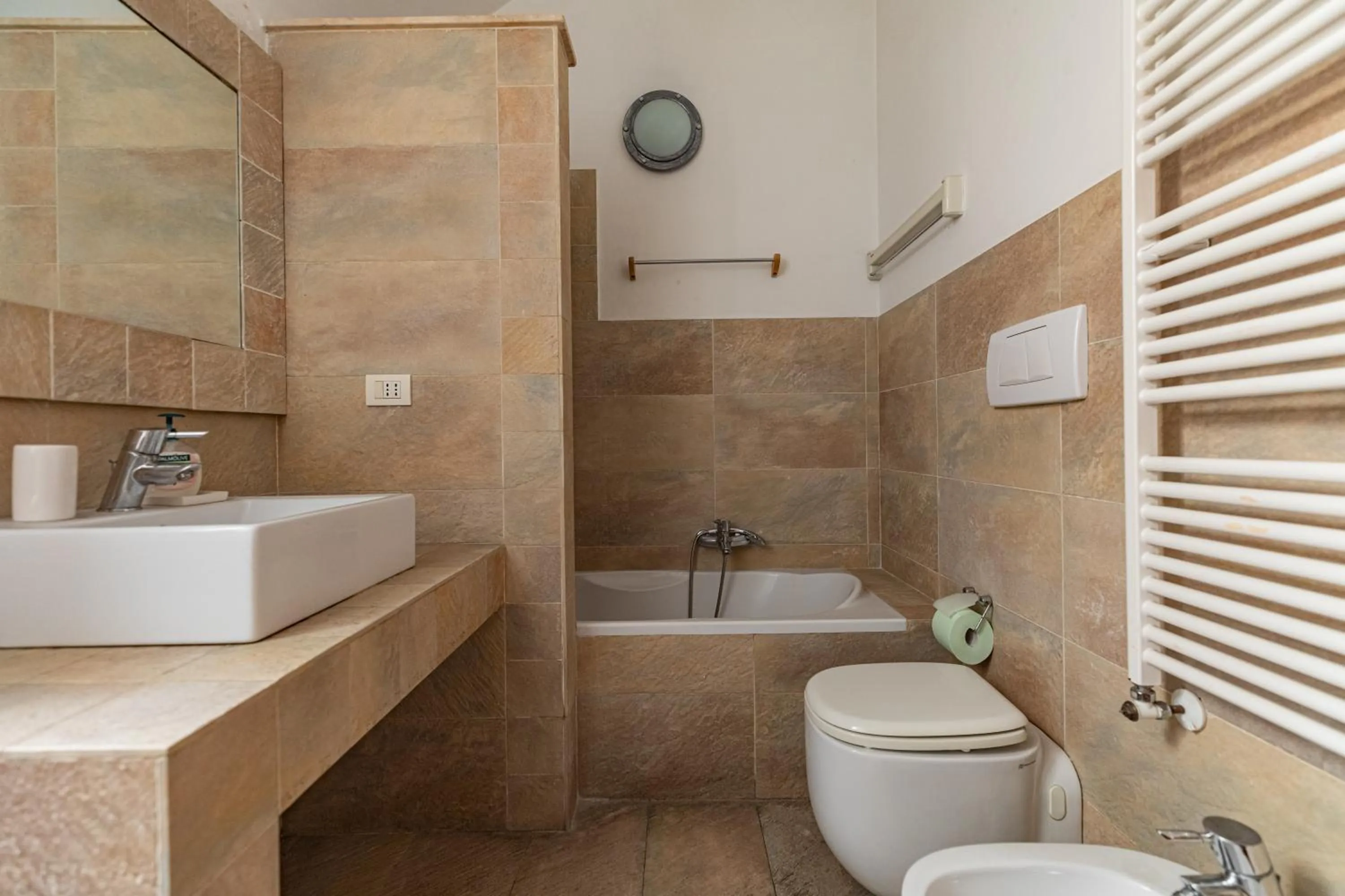 Bathroom in Lovin Roma Piazza di Spagna