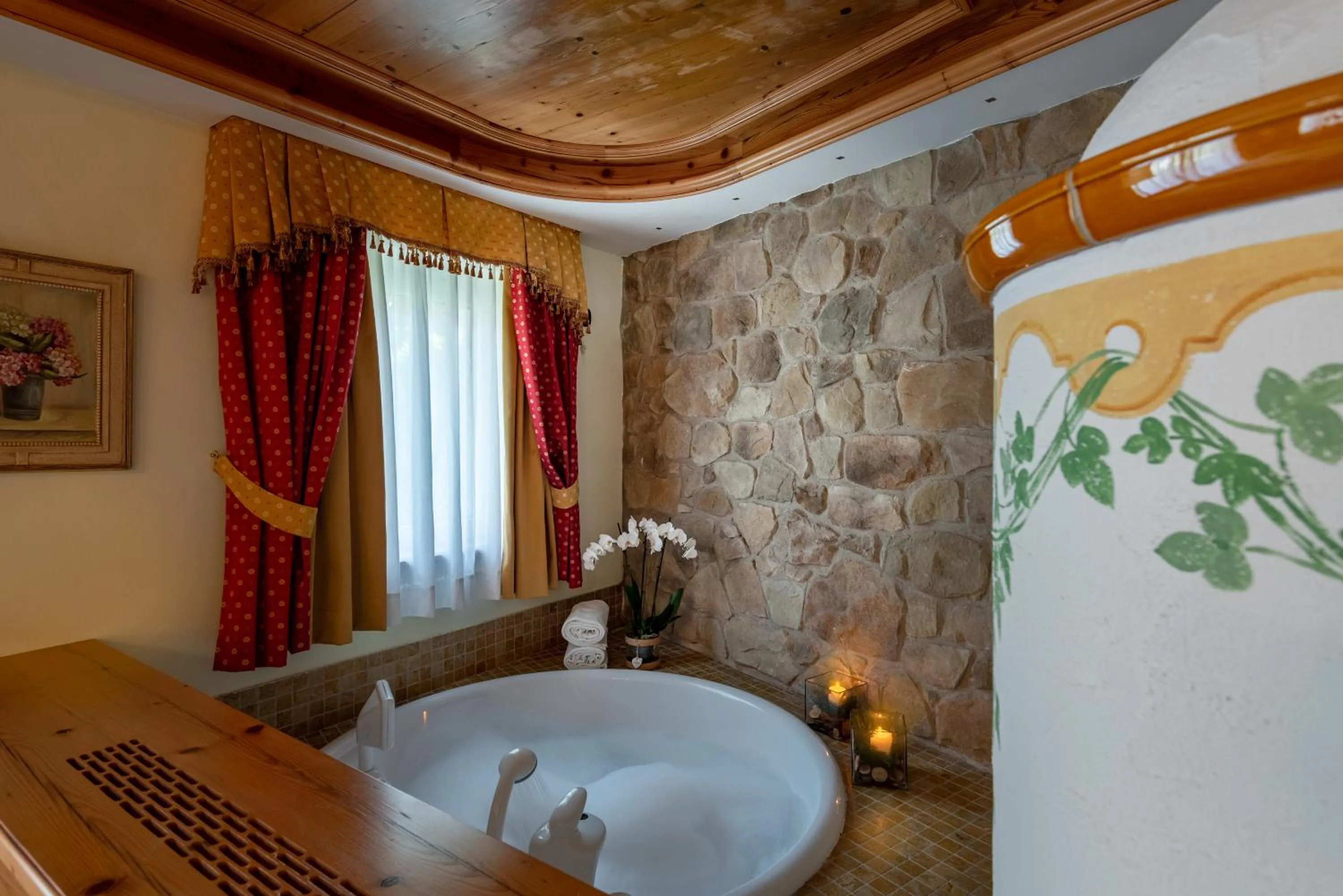 Hot Tub in Brunet - The Dolomites Resort