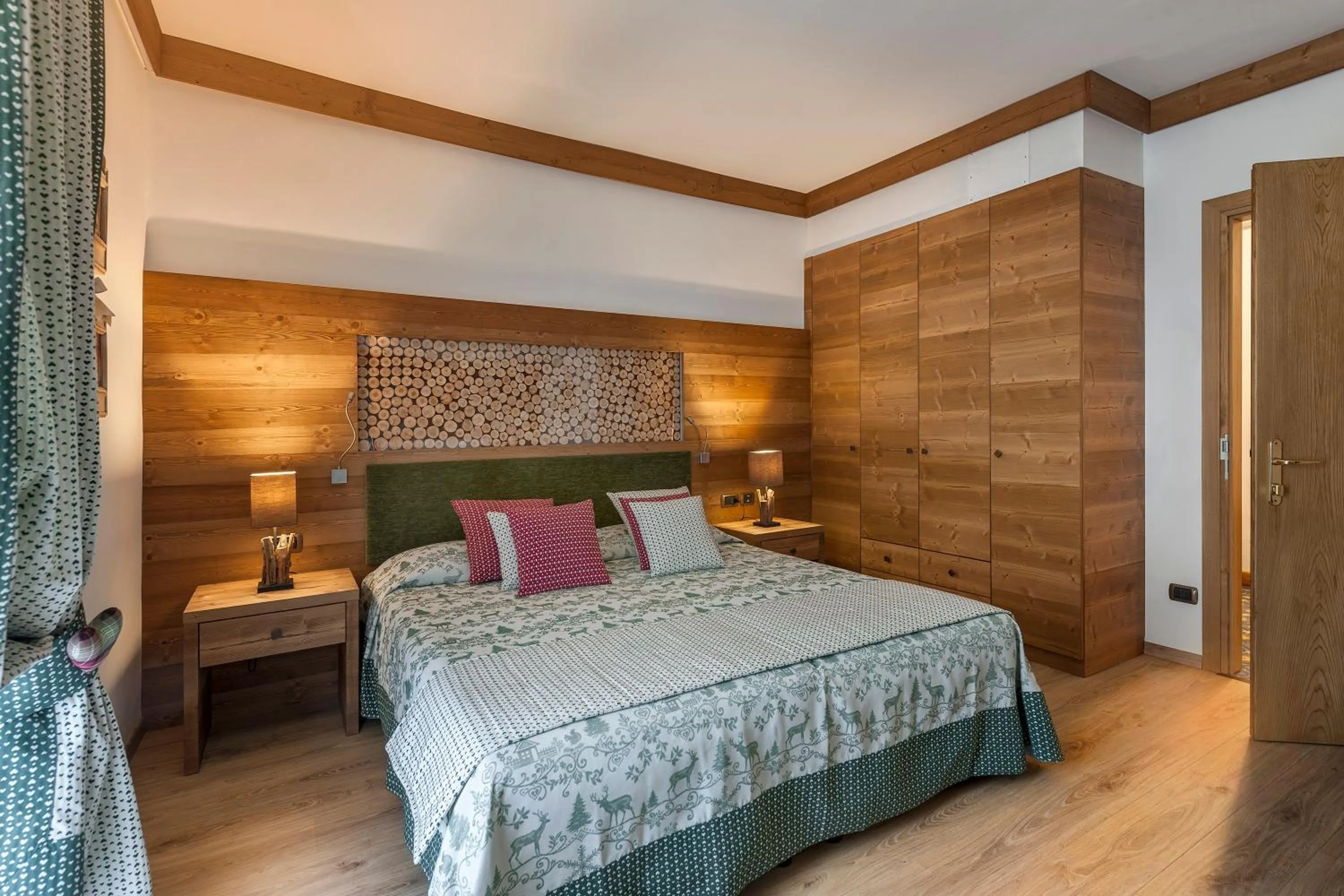 Bedroom, Bed in Brunet - The Dolomites Resort