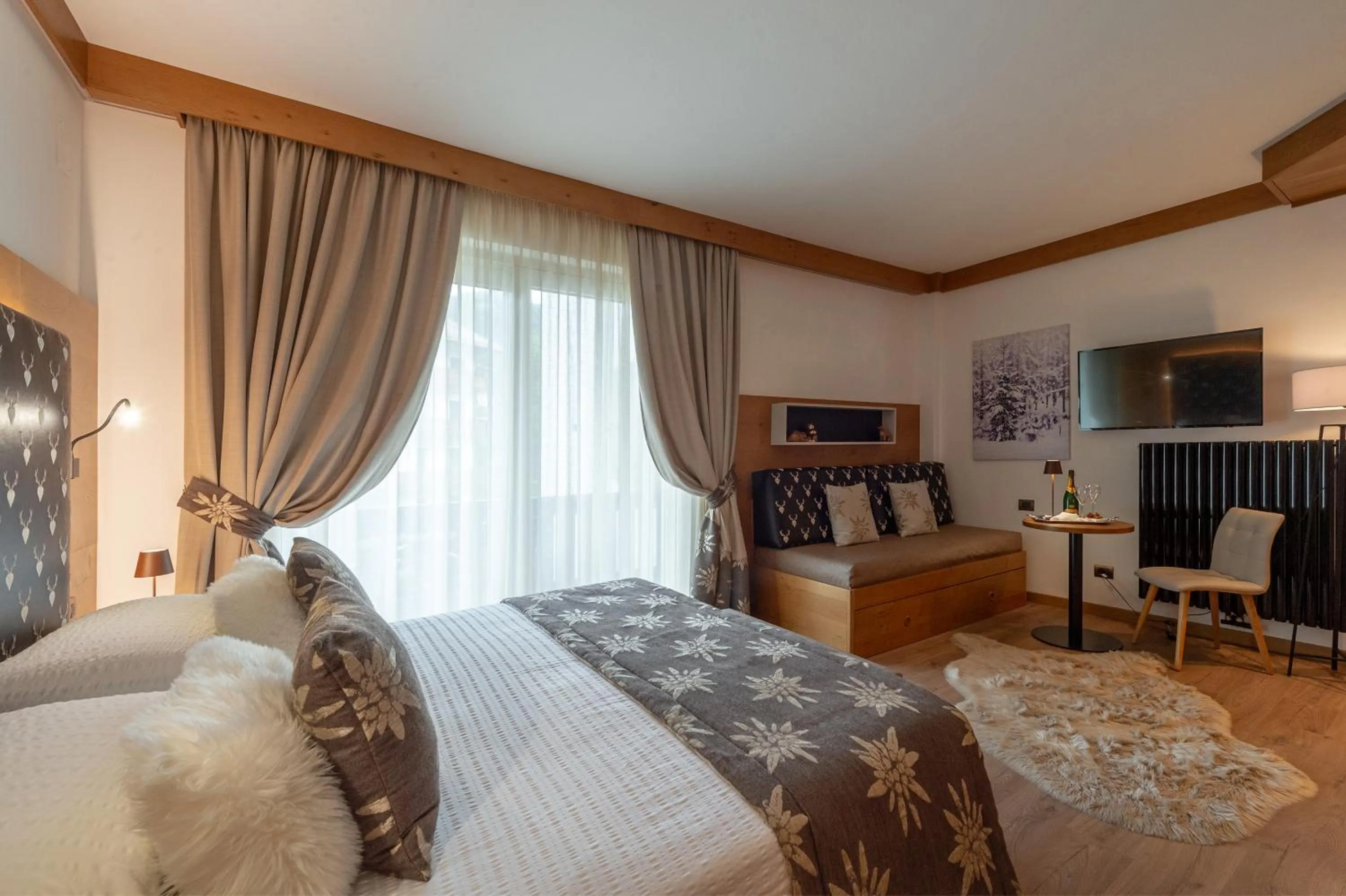 Photo of the whole room, Bed in Brunet - The Dolomites Resort