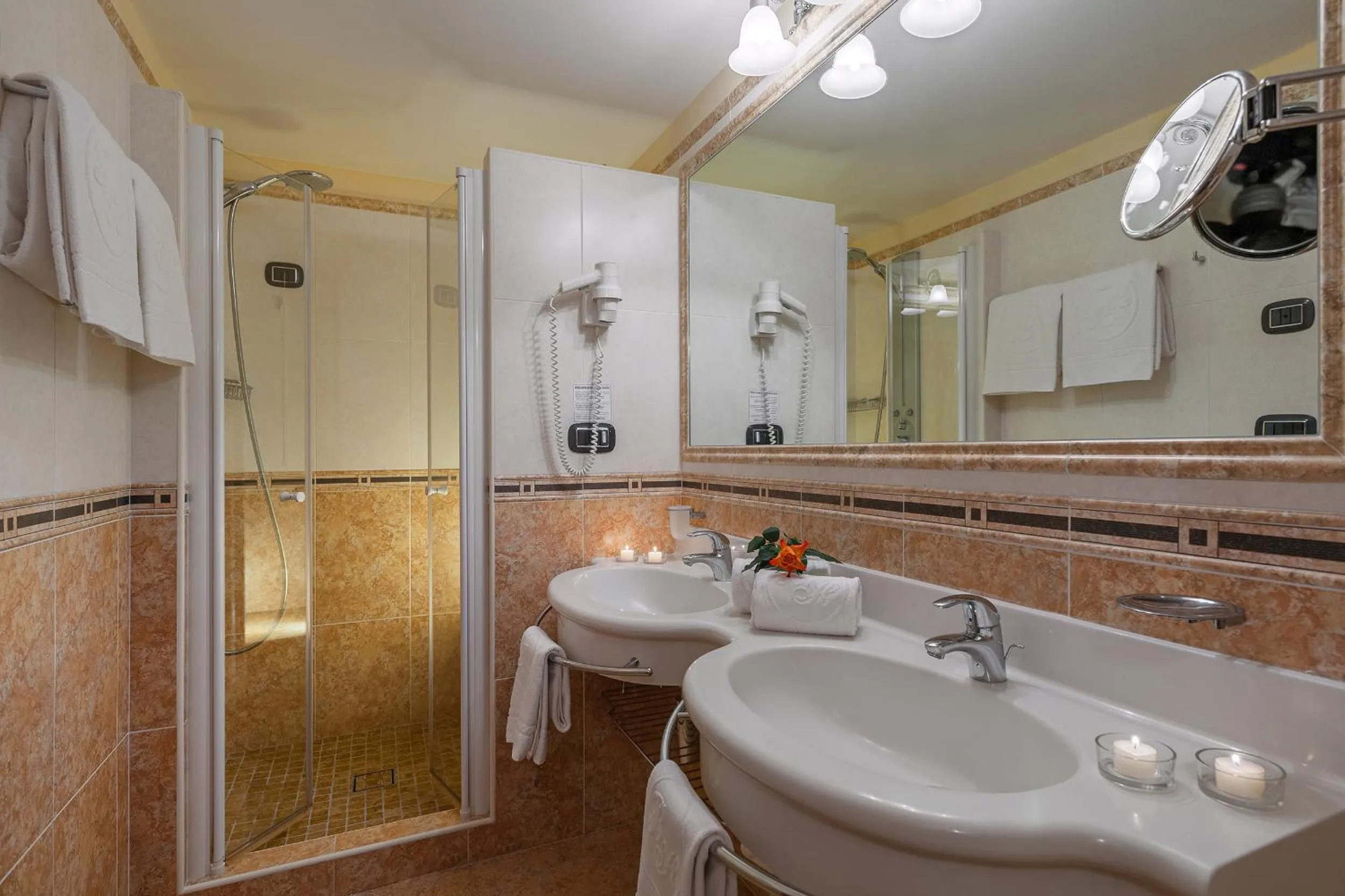 Shower in Brunet - The Dolomites Resort