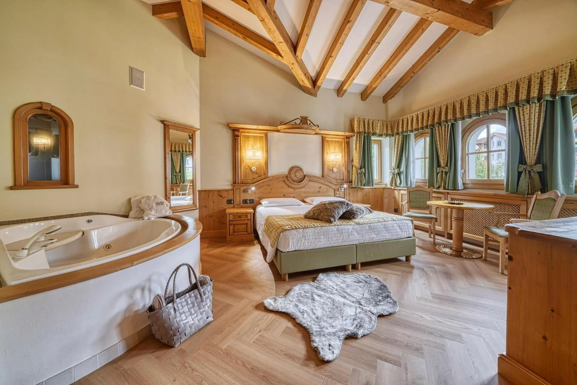 Hot Tub, Bed in Brunet - The Dolomites Resort