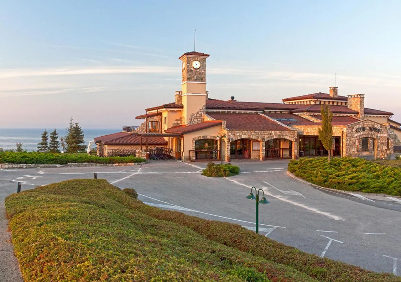 Property building in BlackSeaRama Golf & Villas